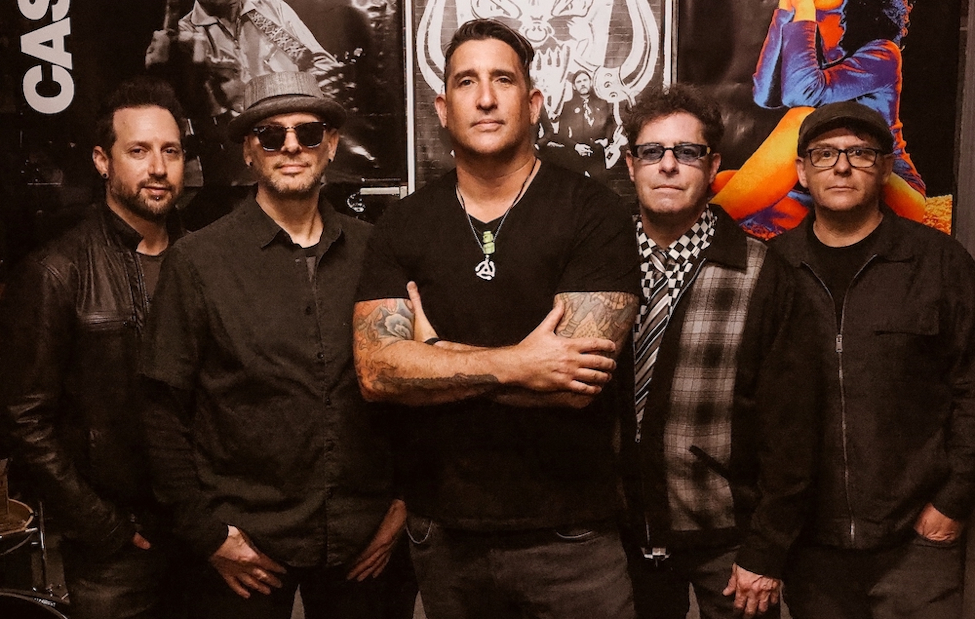 Smash Mouth revela su nuevo cantante a través de una portada de Rick Astley