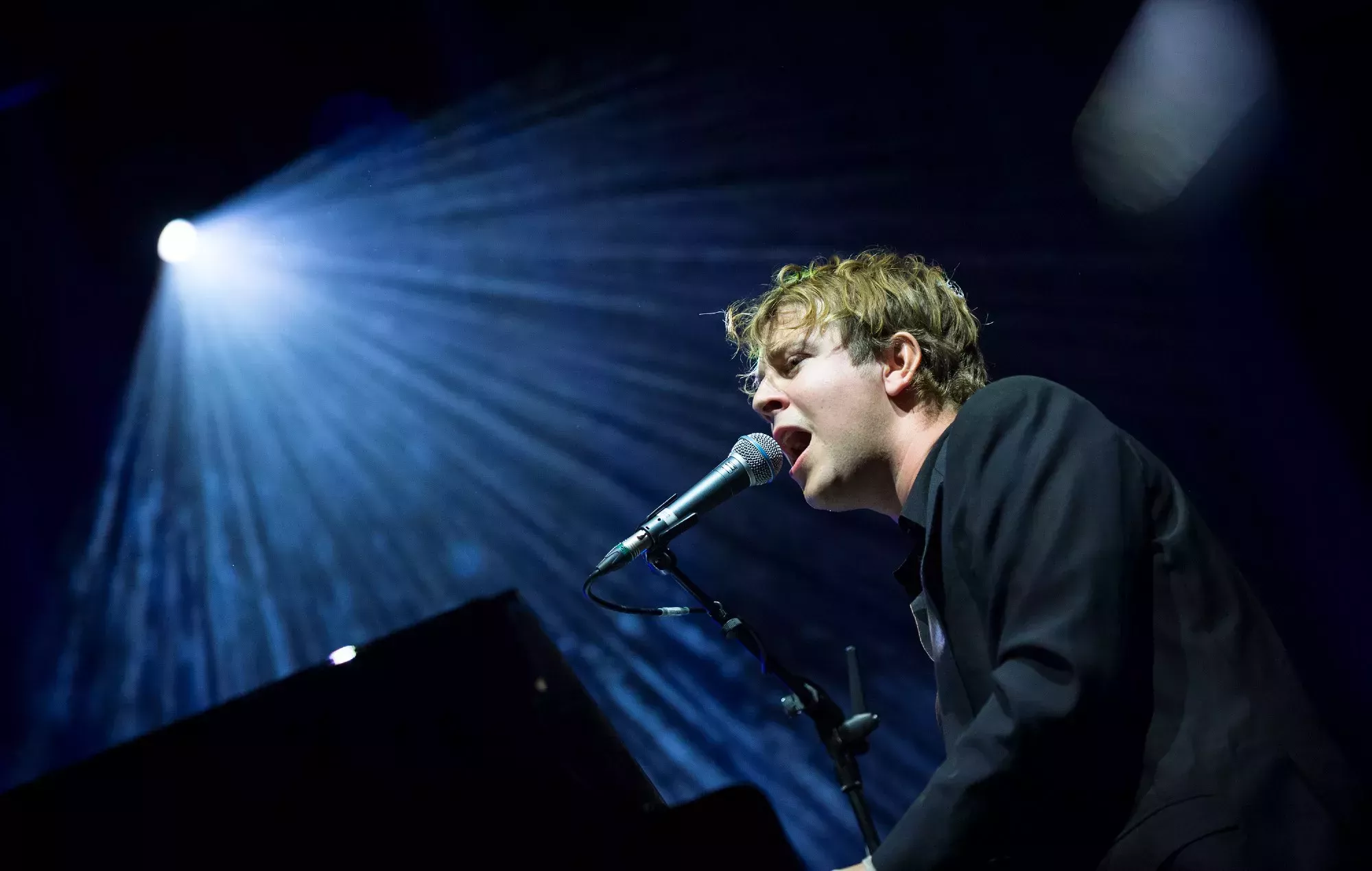 Vea cómo Tom Odell interpreta 