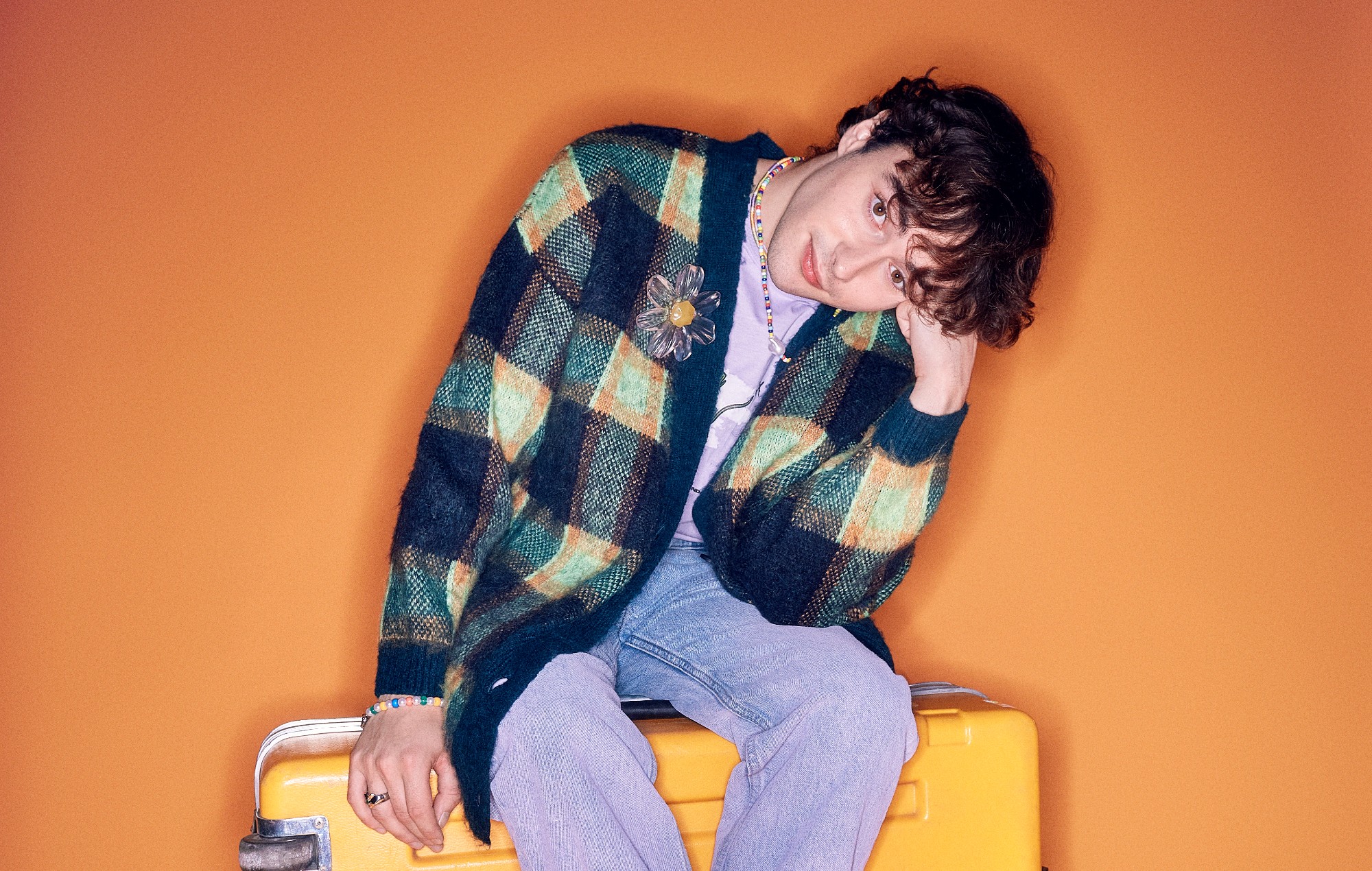 Alfie Templeman comparte su nueva canción 'Living In A Universe' para EarthPercent