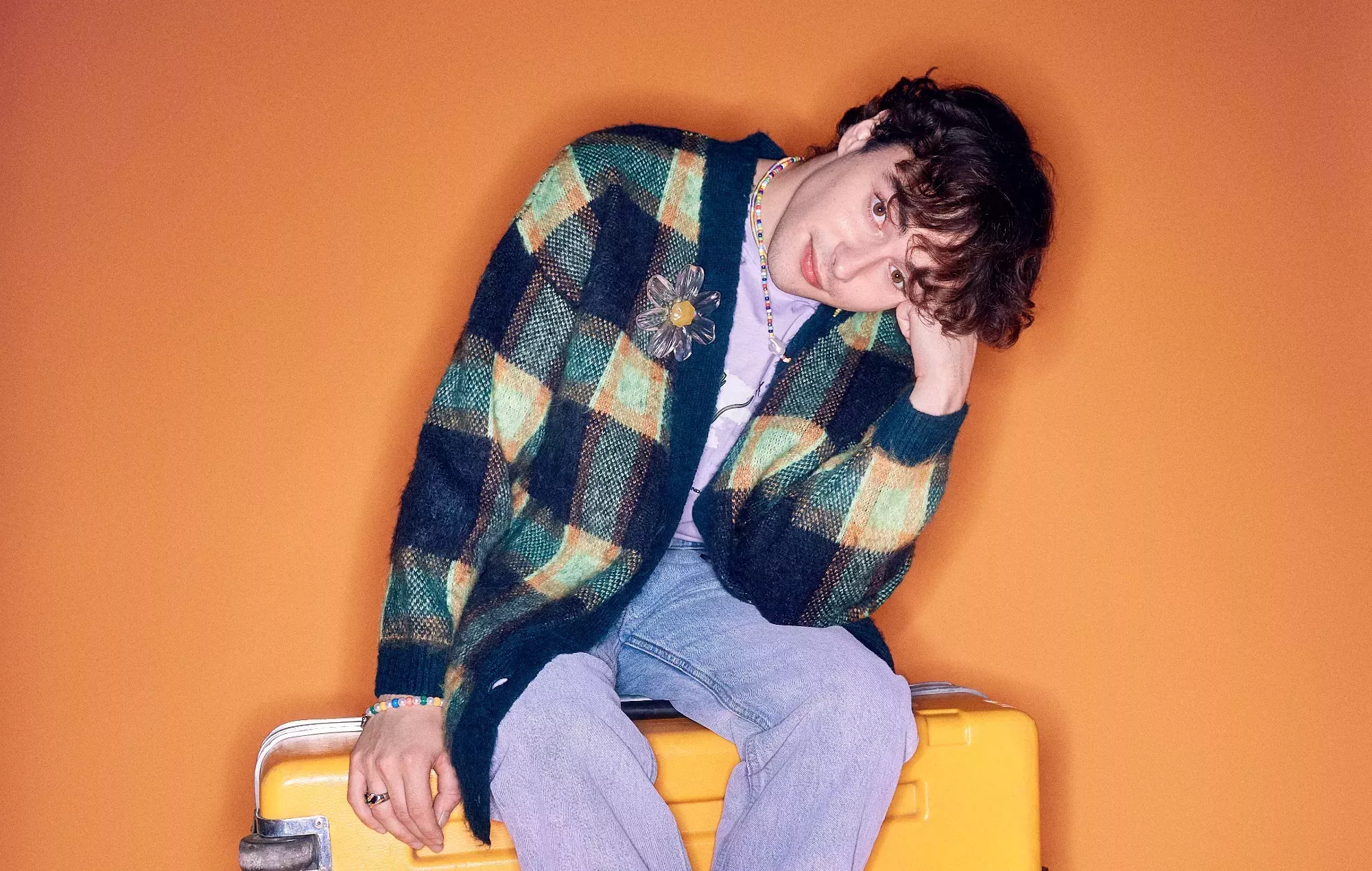 Alfie Templeman comparte su nueva canción 'Living In A Universe' para EarthPercent