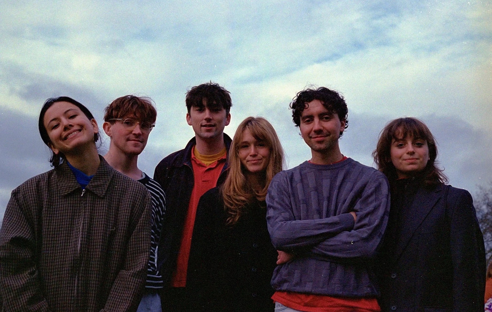 Black Country y New Road anuncian una gira con una nueva formación para "probar" el nuevo material