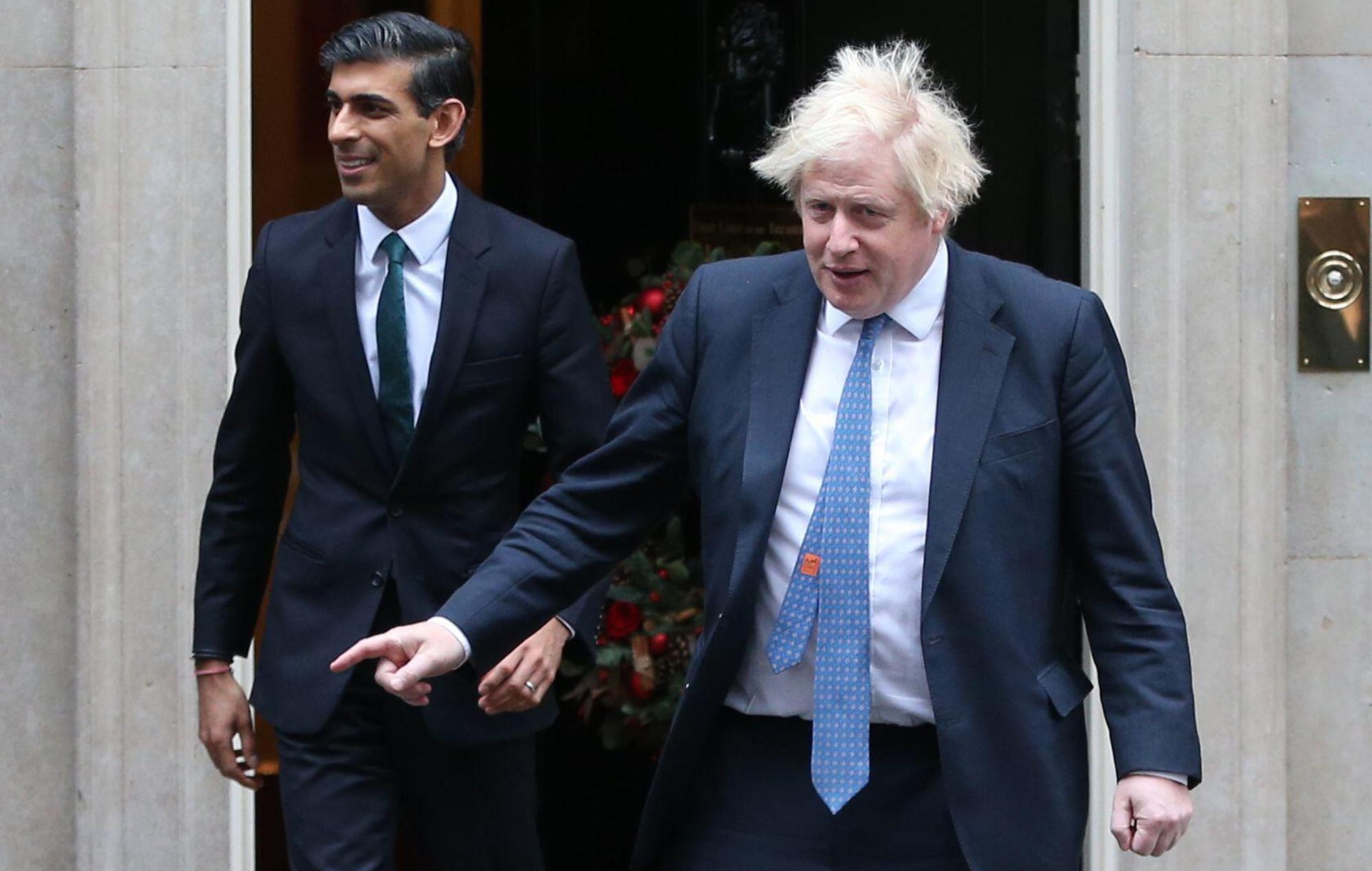 Boris Johnson y Rishi Sunak son multados por infringir la ley en las fiestas de cierre de COVID