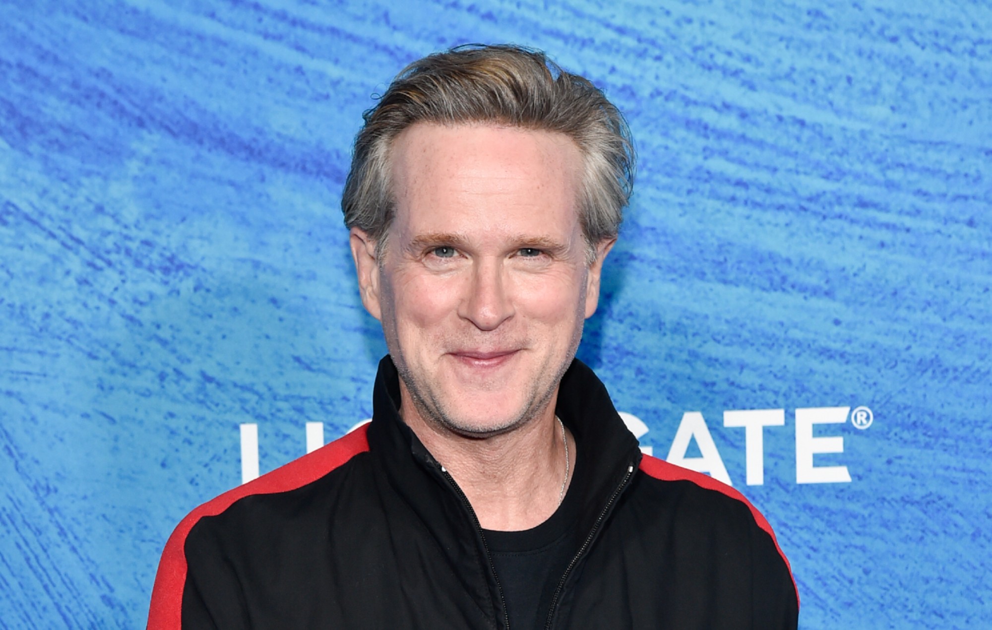 Cary Elwes "se recupera bien" en el hospital tras la mordedura de una serpiente de cascabel