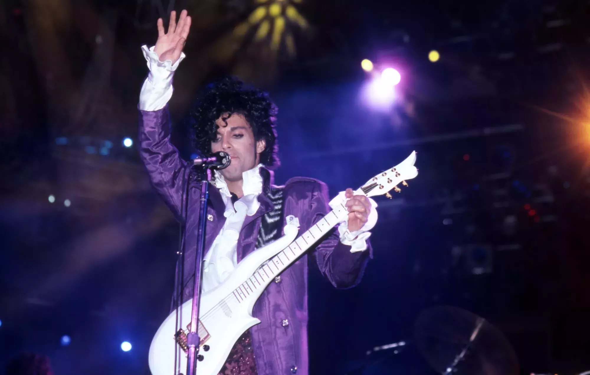 Escucha una nueva versión remezclada y remasterizada en directo de '1999' de Prince