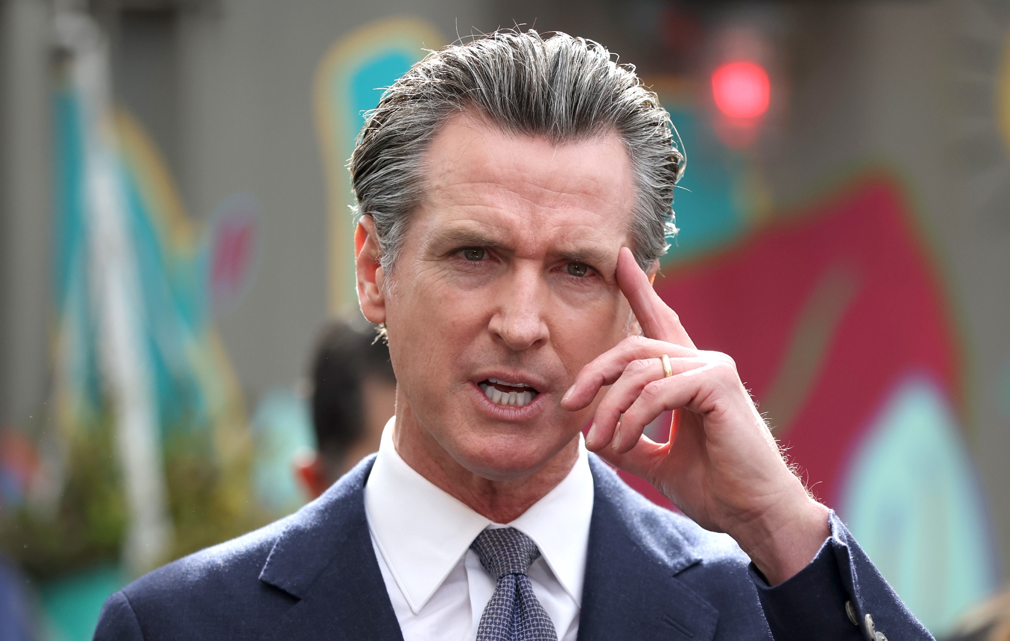 Gavin Newsom, gobernador de California, es acusado de inmiscuirse en la demanda de Activision Blizzard