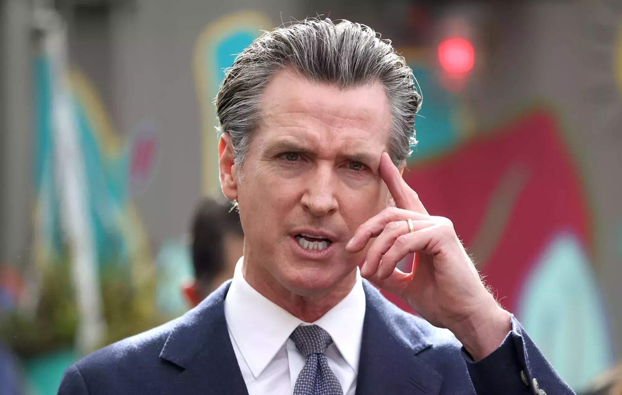 Gavin Newsom, gobernador de California, es acusado de inmiscuirse en la demanda de Activision Blizzard