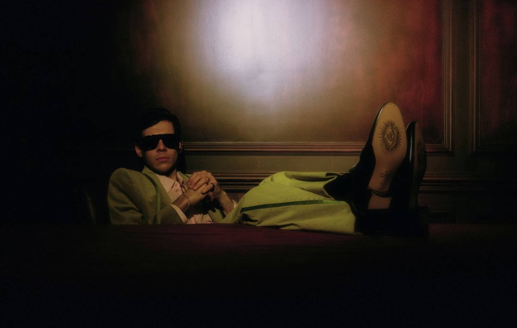 James Righton anuncia su nuevo álbum 'Jim, I'm Still Here' con Soulwax