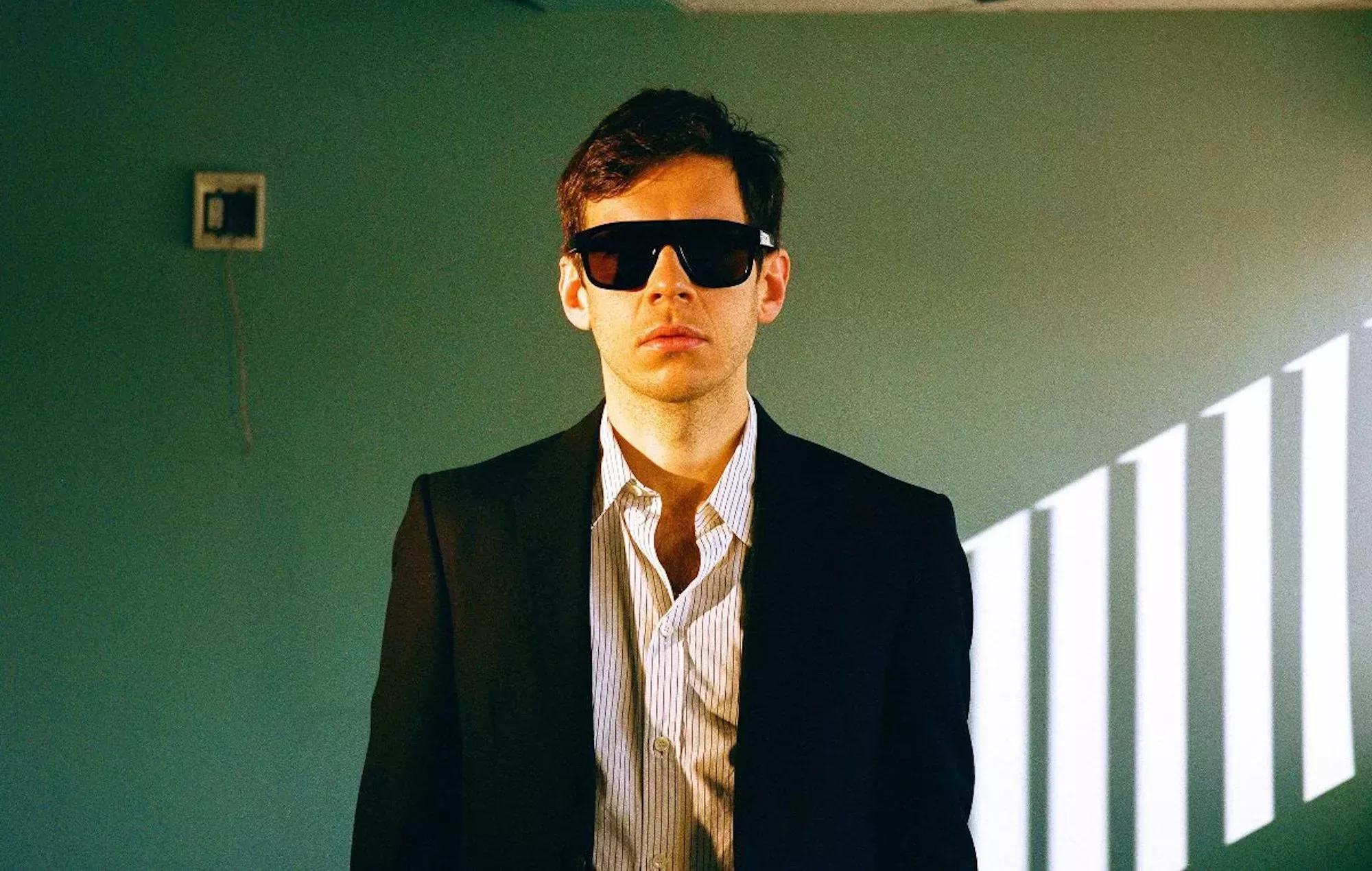 James Righton comparte su nueva canción 