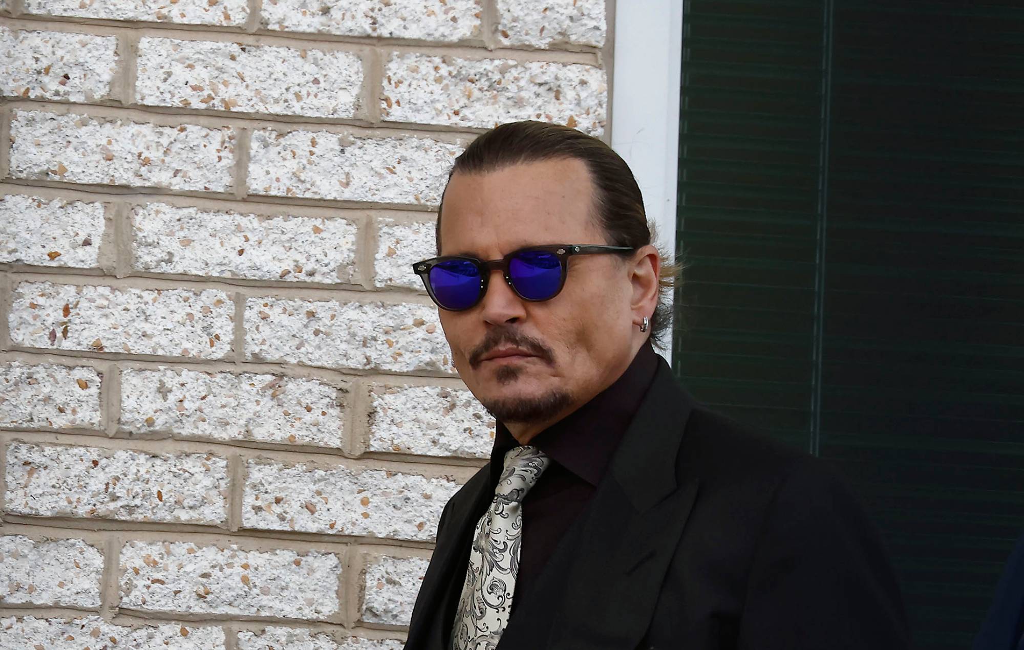 Johnny Depp centrado en un "garabato" en el juzgado se hace viral