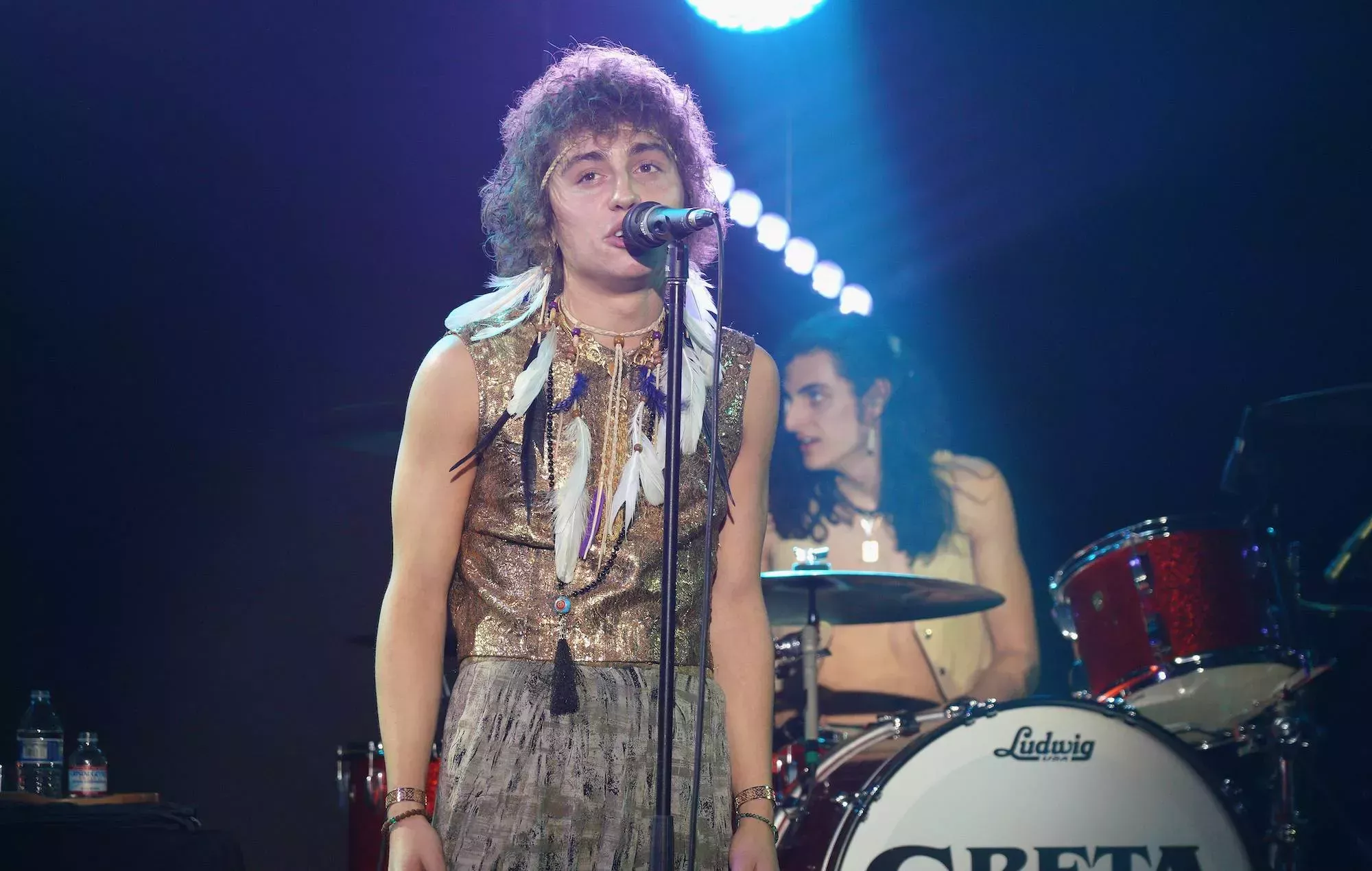 Josh Kiszka, de Greta Van Fleet, se disculpa por apropiarse de la cultura indígena