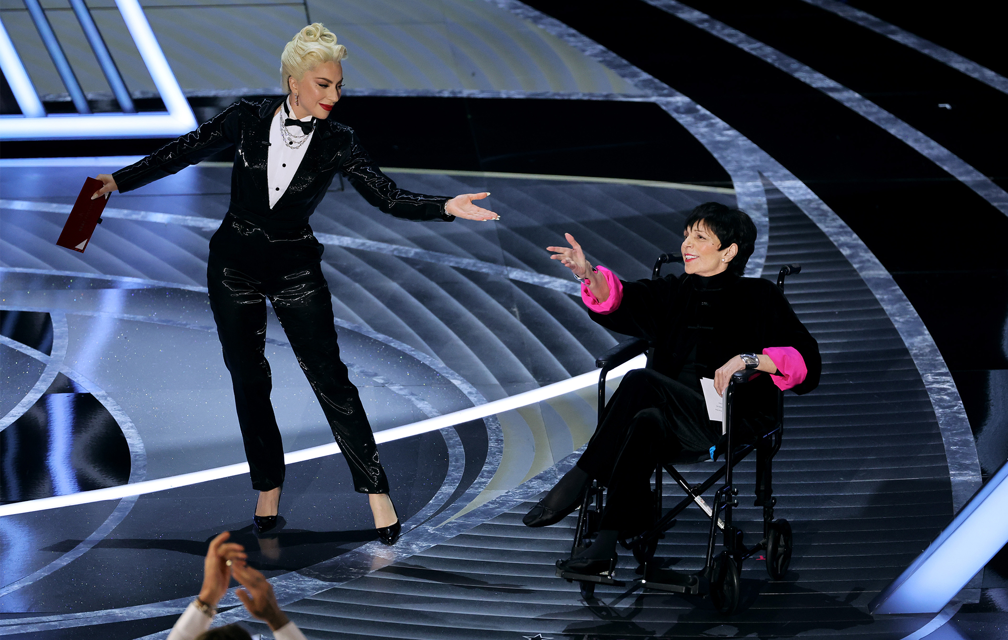 Liza Minnelli "obligada" a aparecer en silla de ruedas en los Oscar, según un amigo