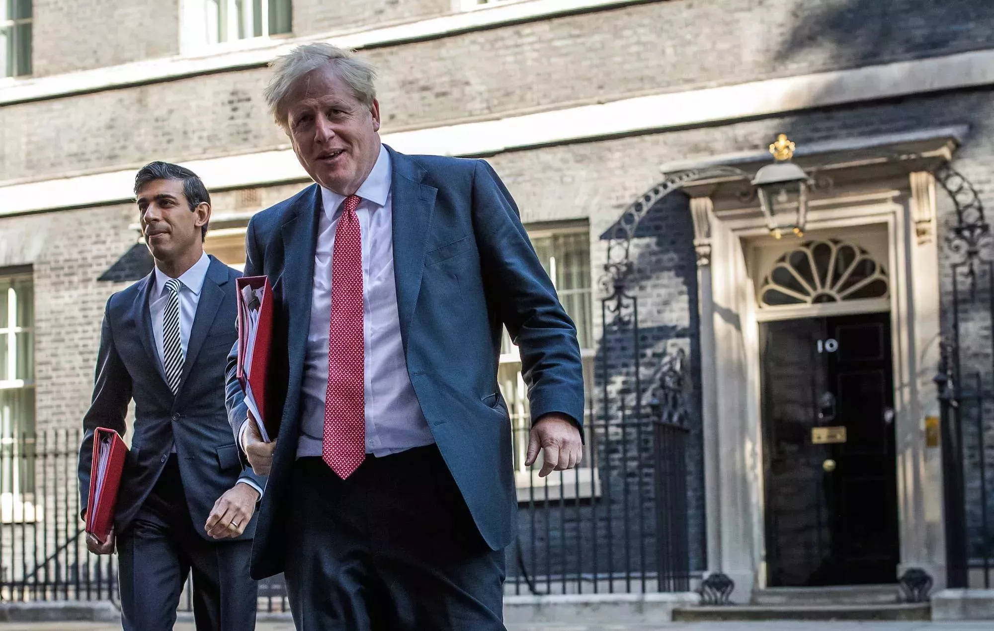 Los manifestantes del Partygate frente al Número 10 gritan
