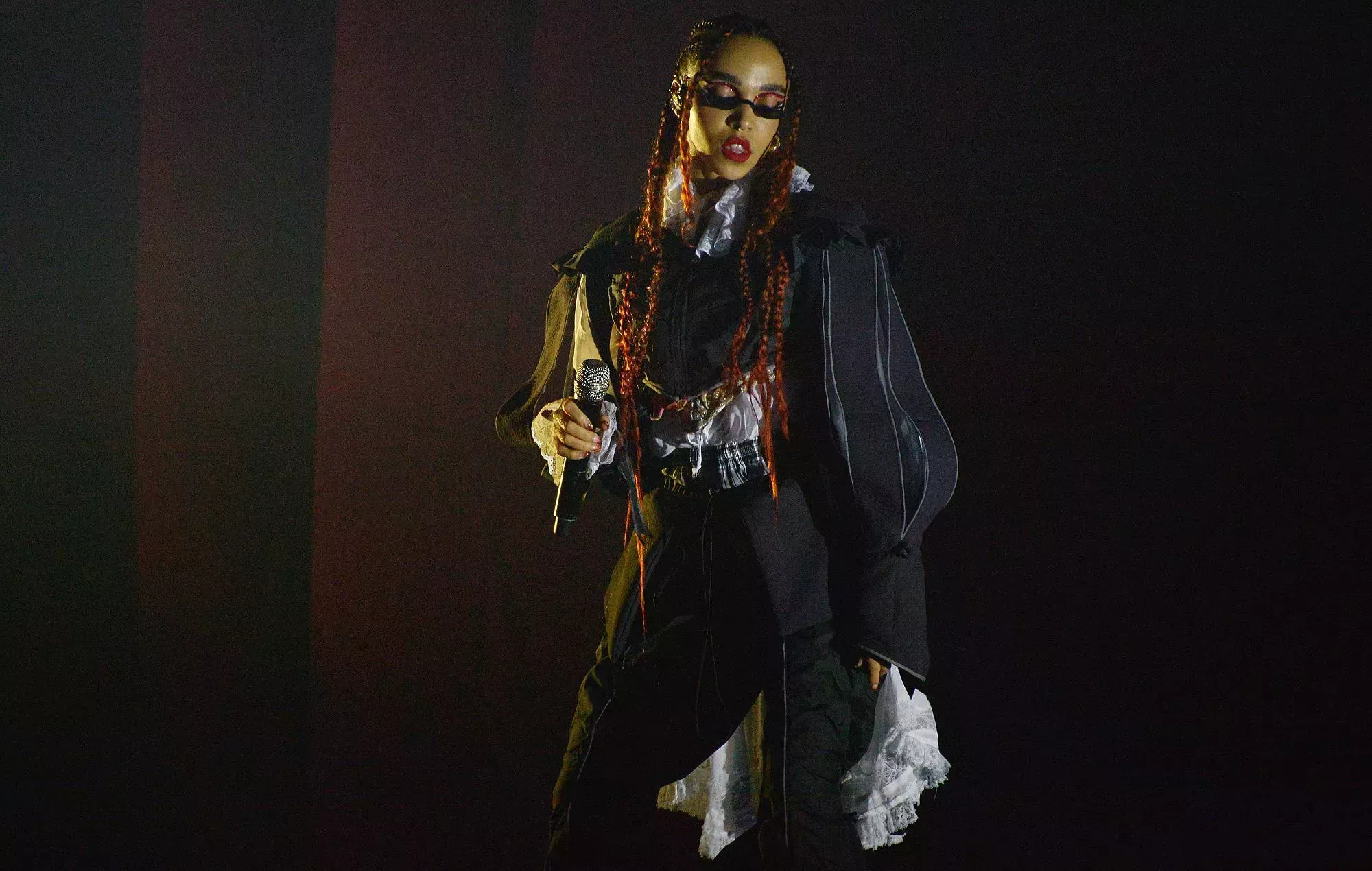 Mira cómo FKA Twigs baila 