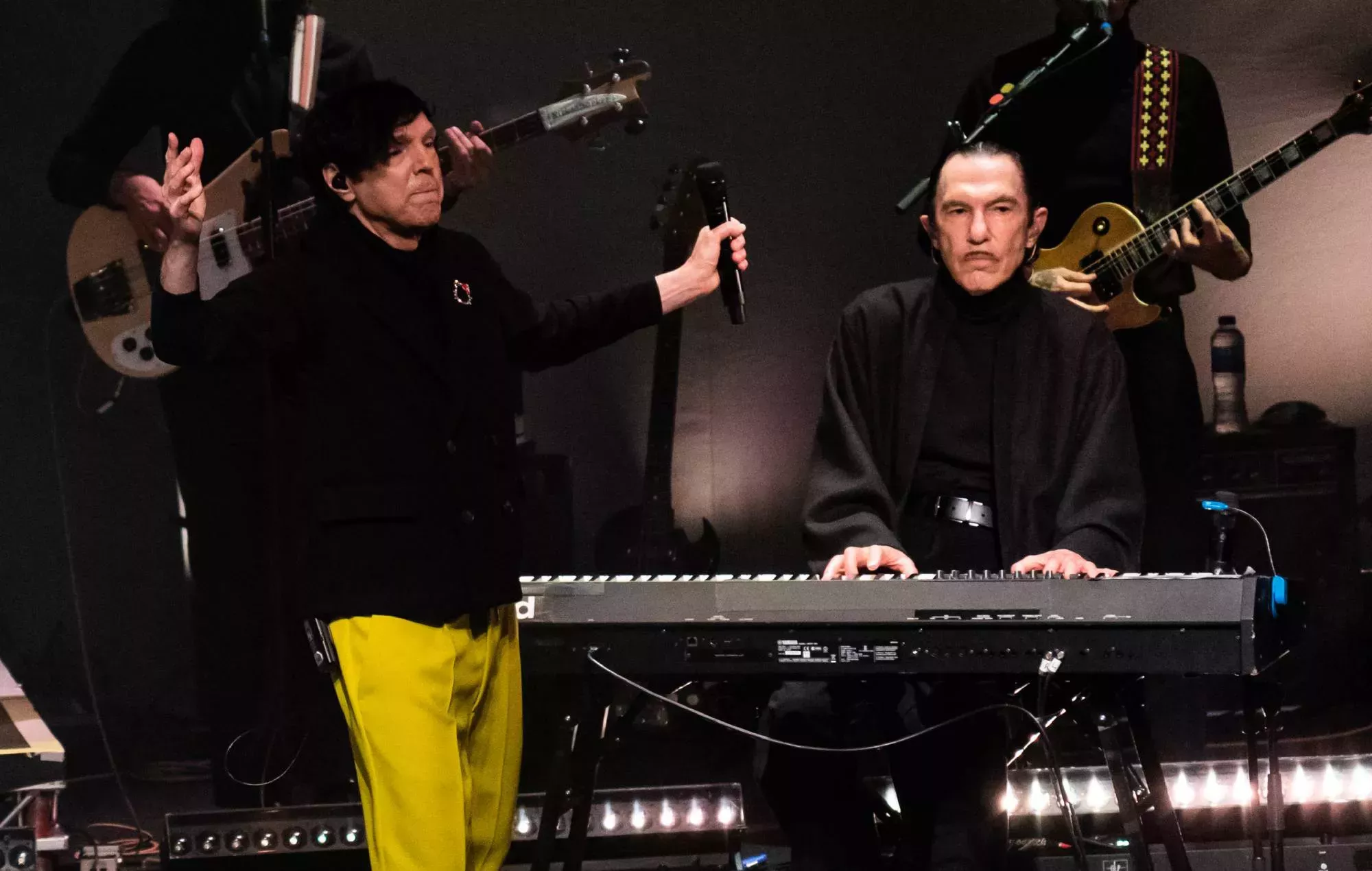 Mira cómo Sparks toca 