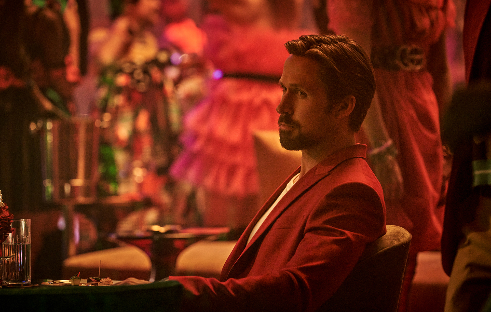 Ryan Gosling, Regé-Jean Page y Anna de Armas protagonizan el primer vistazo a 'El hombre gris'