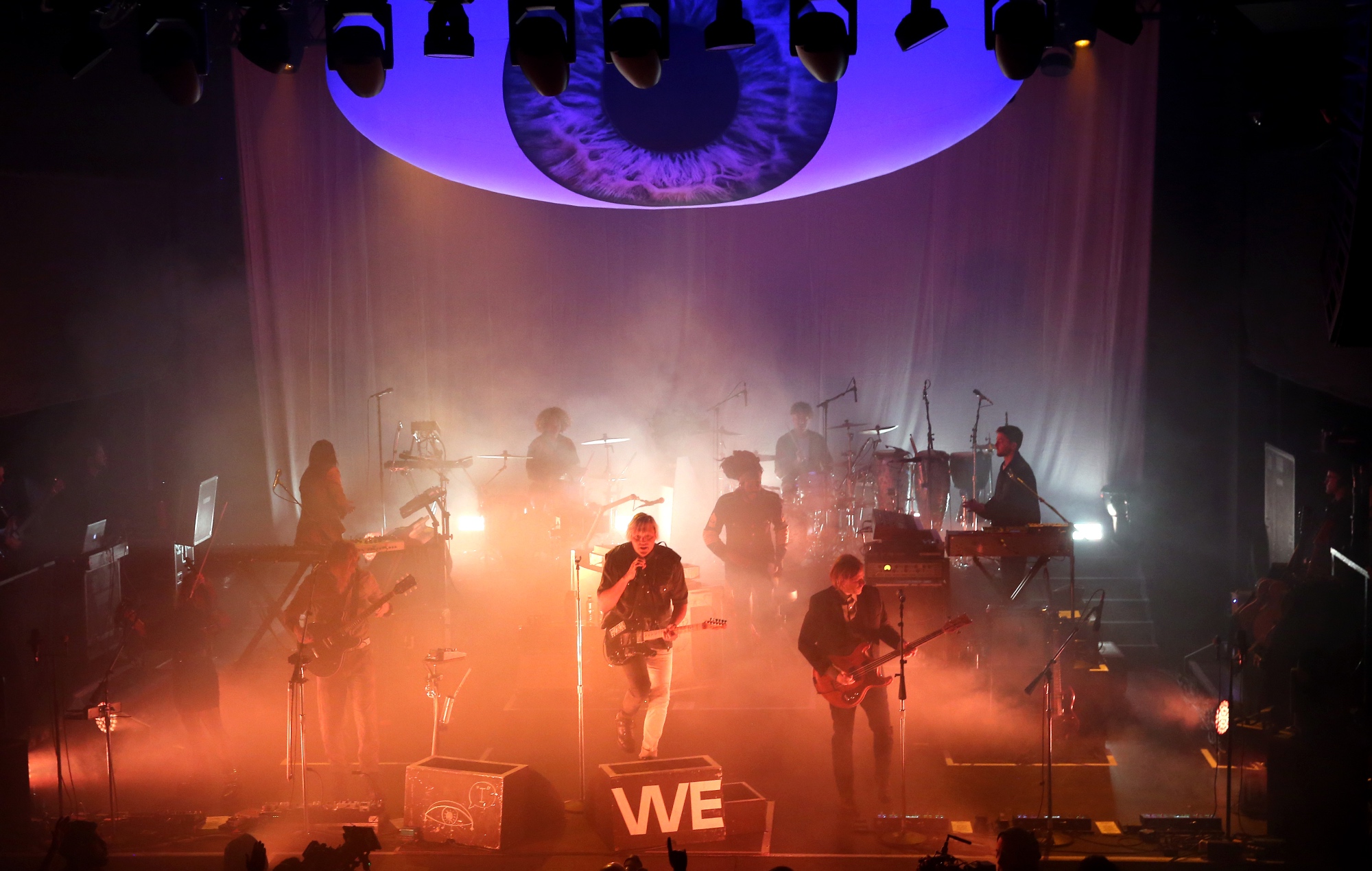 Arcade Fire parece hablar sobre el derecho al aborto durante su actuación en 'SNL'