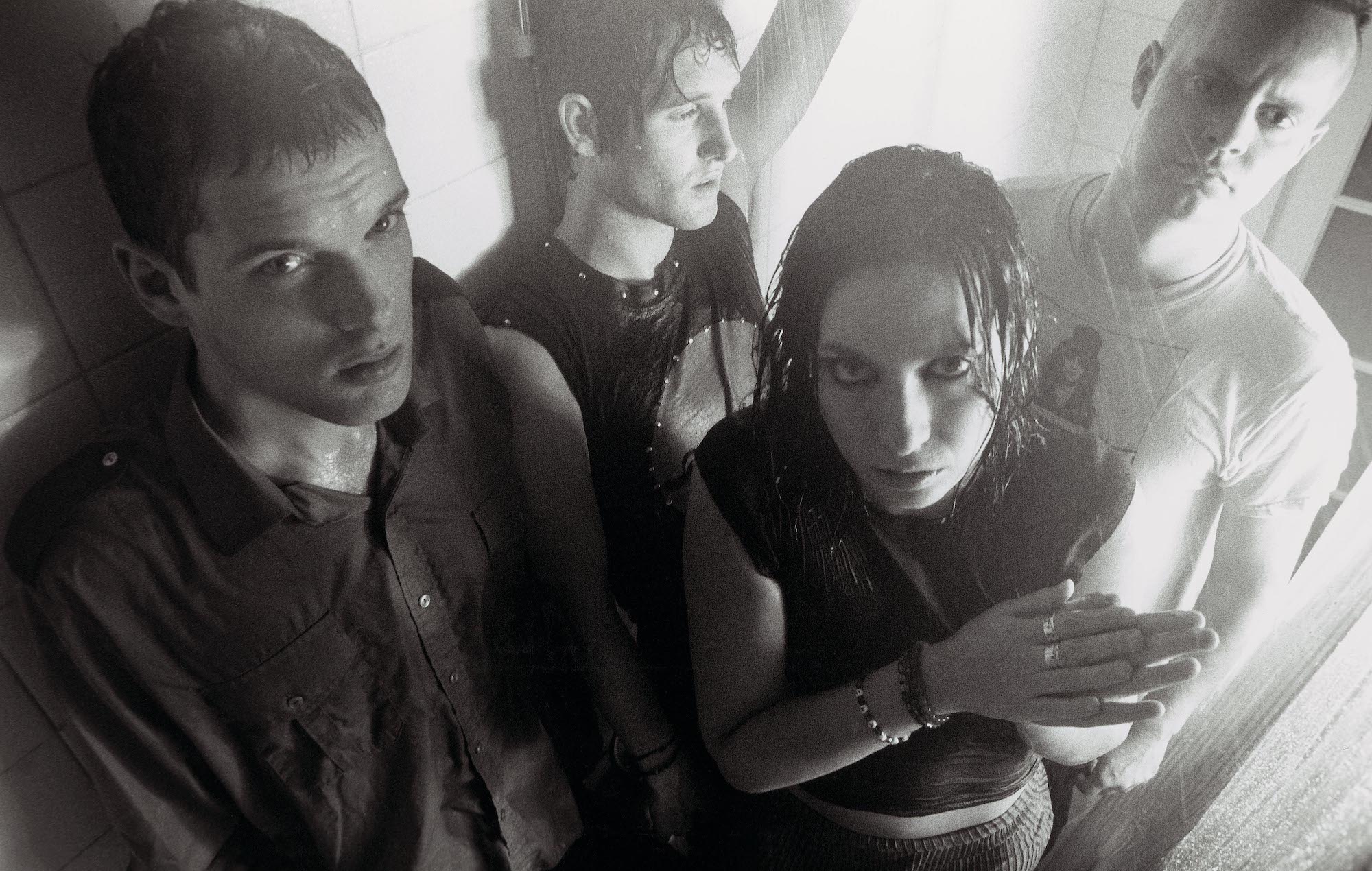 Ash anuncia una serie de reediciones y conciertos de "Free All Angels" con Charlotte Hatherley