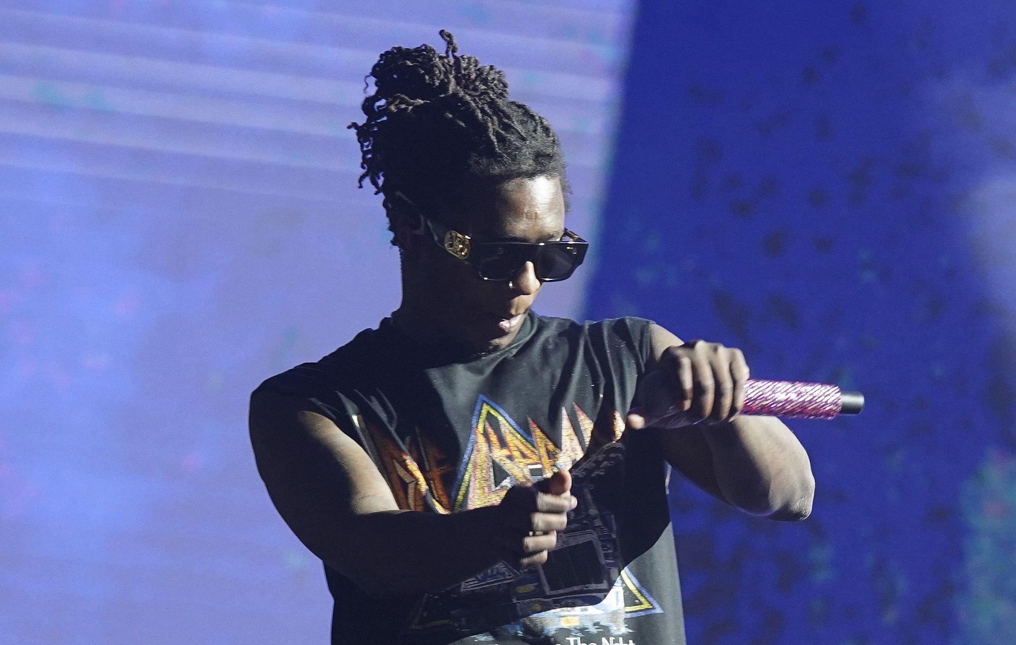 El abogado de Young Thug denuncia las condiciones carcelarias "similares a las de una mazmorra" del rapero en una presentación de emergencia