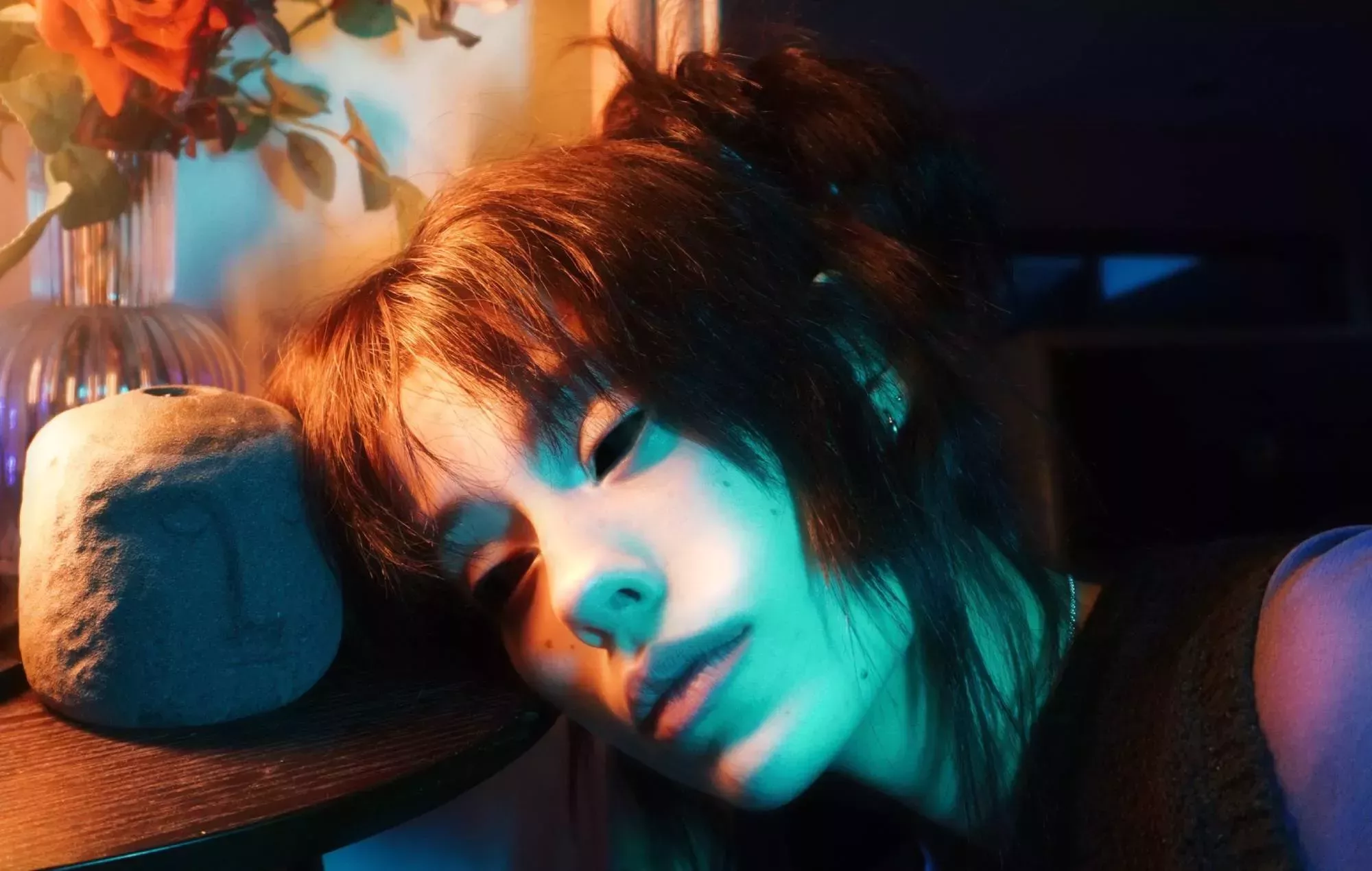 Escucha el nuevo y animado single de Alissic 'Everybody's Dead Inside'