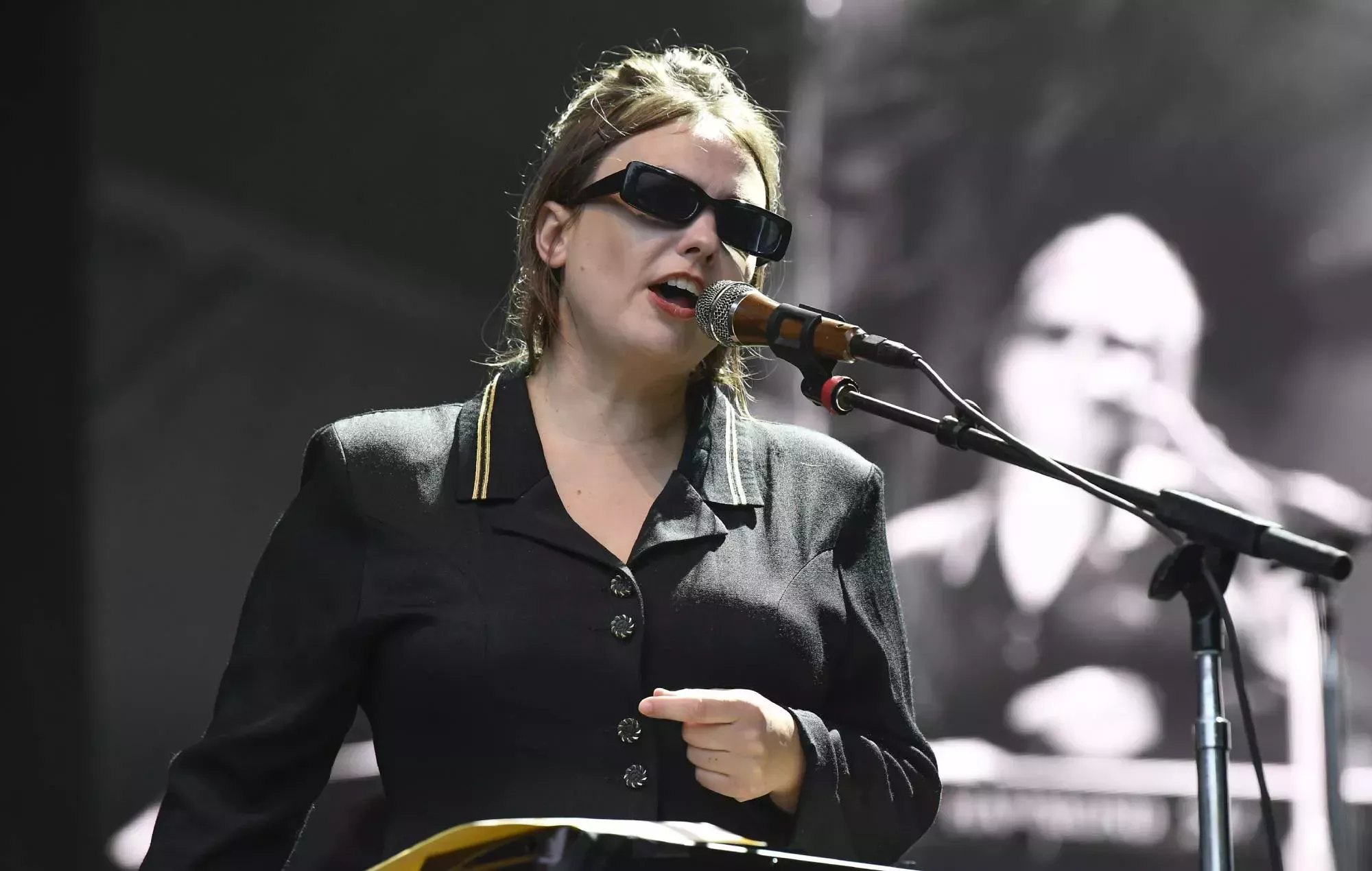 Escucha la versión de Angel Olsen de 'One Too Many Mornings' de Bob Dylan