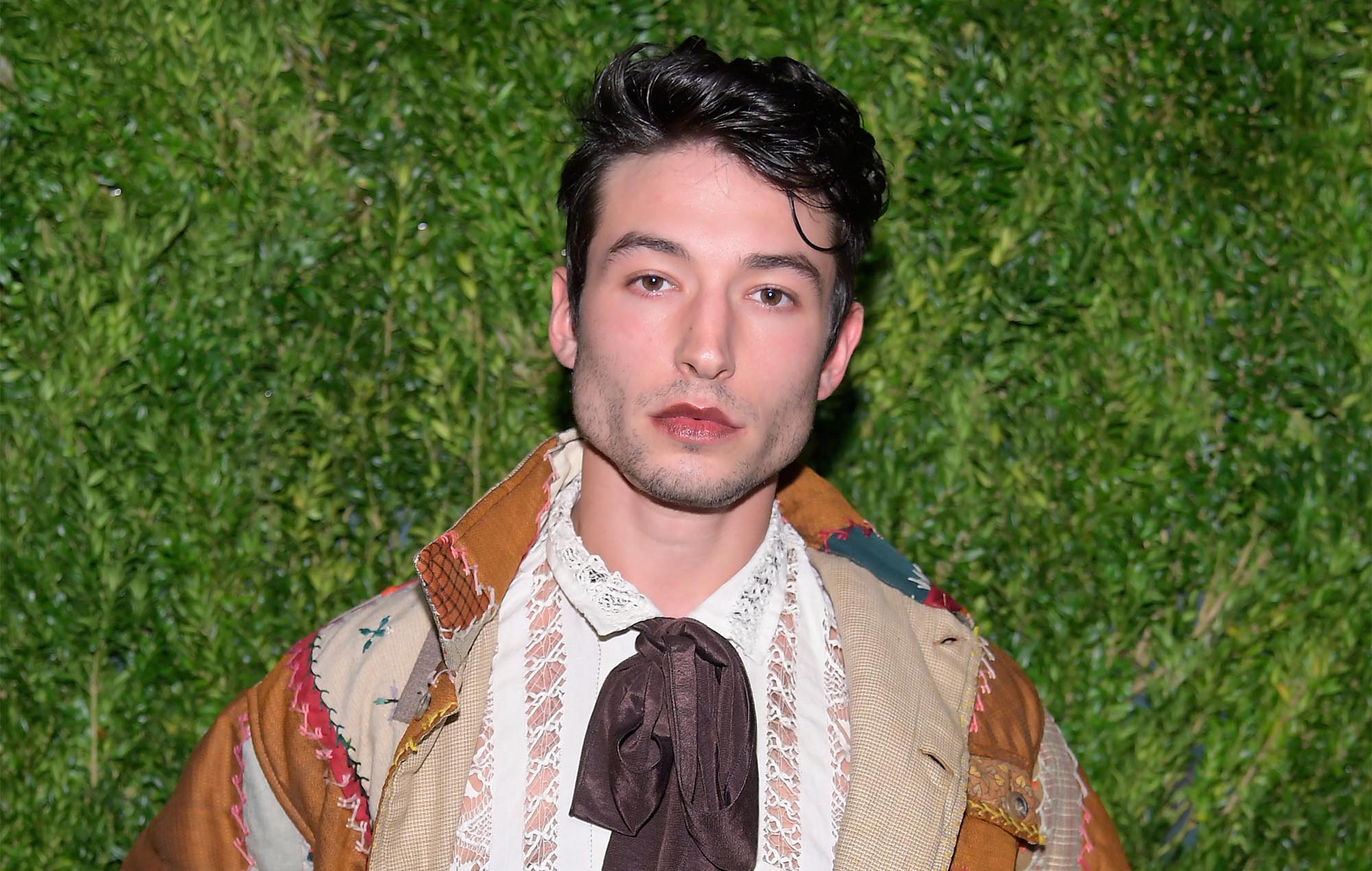 Ezra Miller afirma que se graban durante el asalto para el "criptoarte NFT"