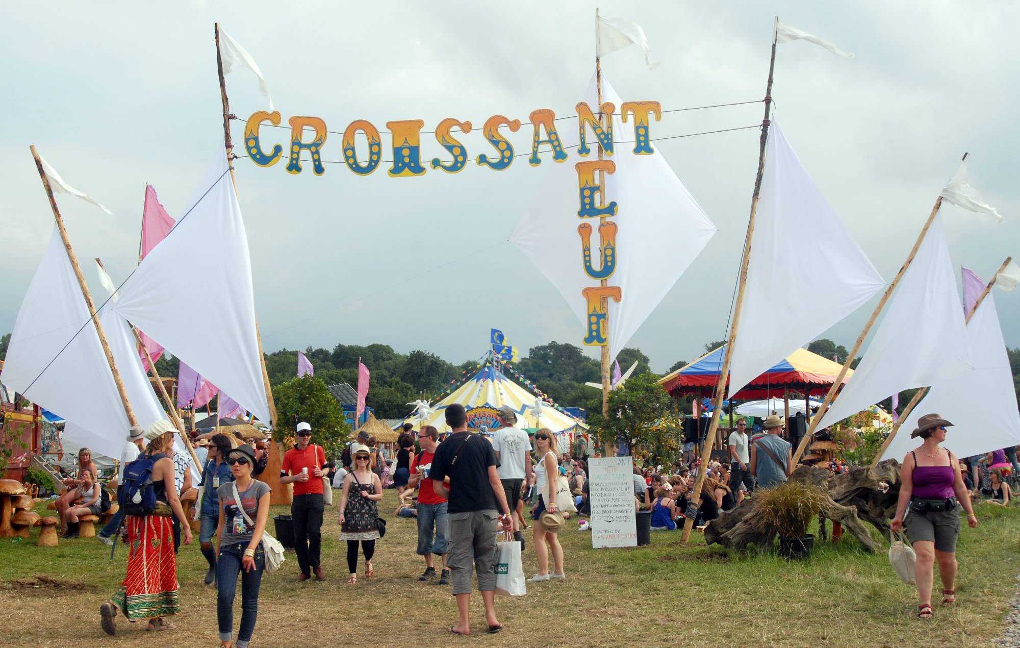 Glastonbury 2022 revela el cartel de Croissant Neuf