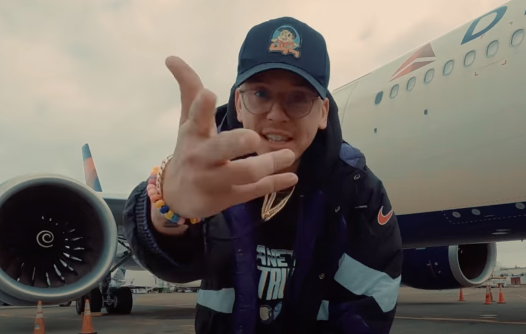 Logic deja caer su nuevo corte 'Orville' con Like y Blu &amp; Exile