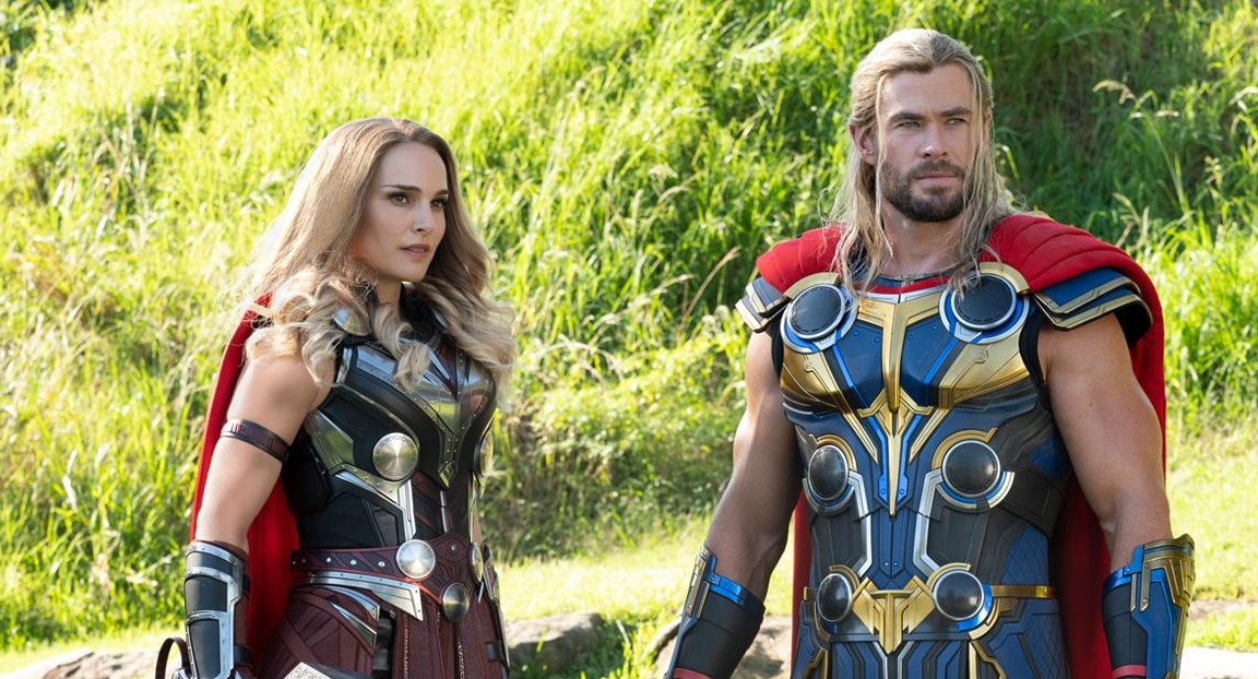 Mira las armas de Natalie Portman y Chris Hemsworth en Thor: Amor y Trueno
