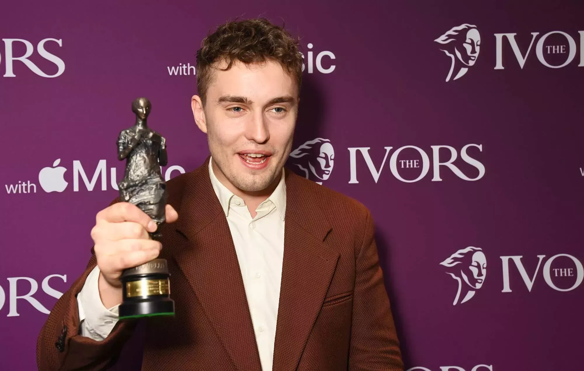 Sam Fender dice que conseguir la aprobación de Limmy fue 