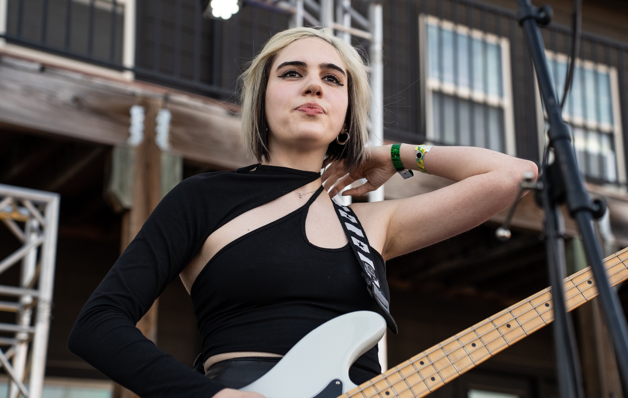 Sunflower Bean reflexiona sobre el éxito del streaming de 'Moment In The Sun' después de 'Heartstopper'