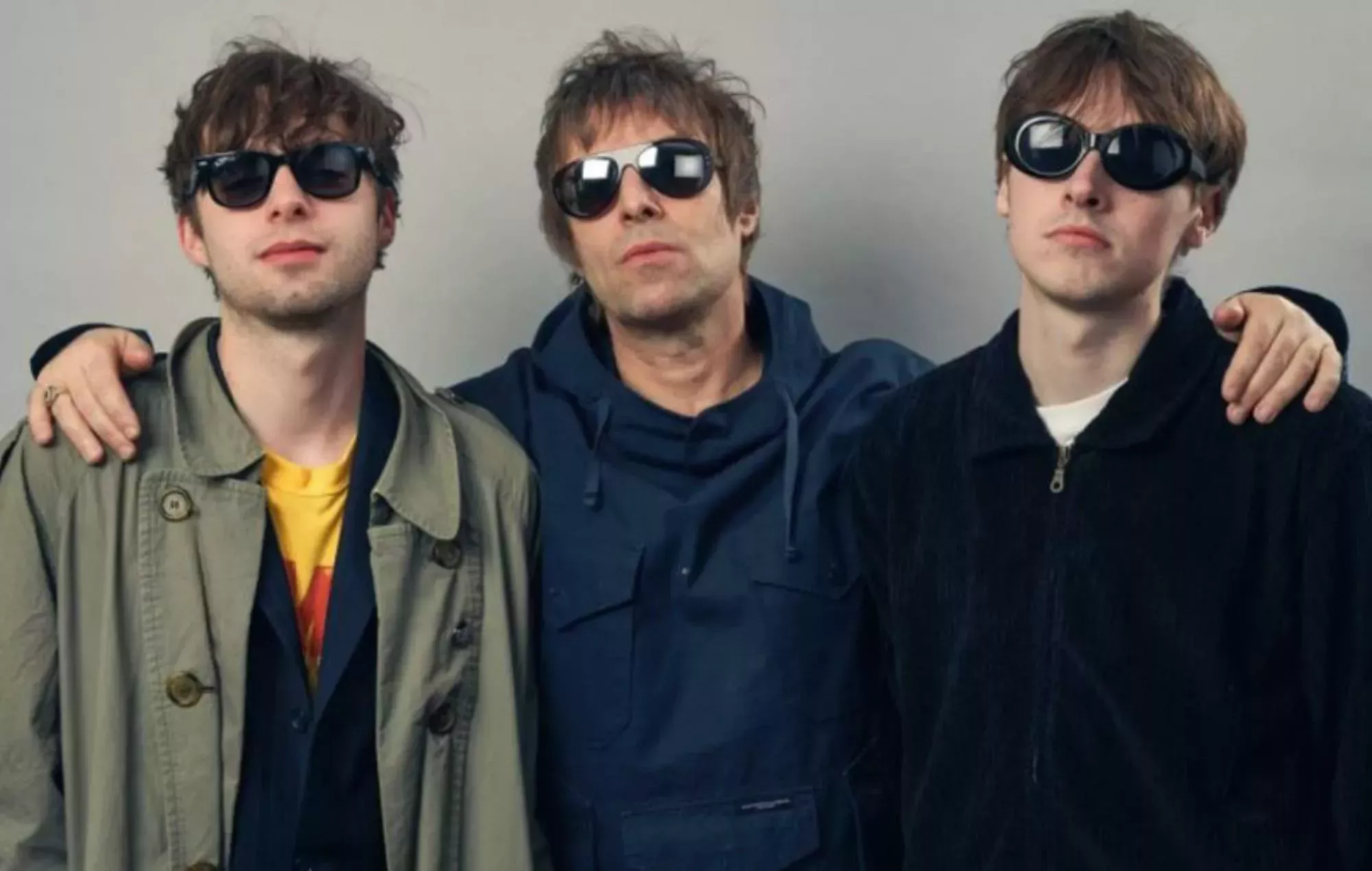 Vea a Liam Gallagher charlar con las vacas y revivir las broncas de Oasis en Rockfield