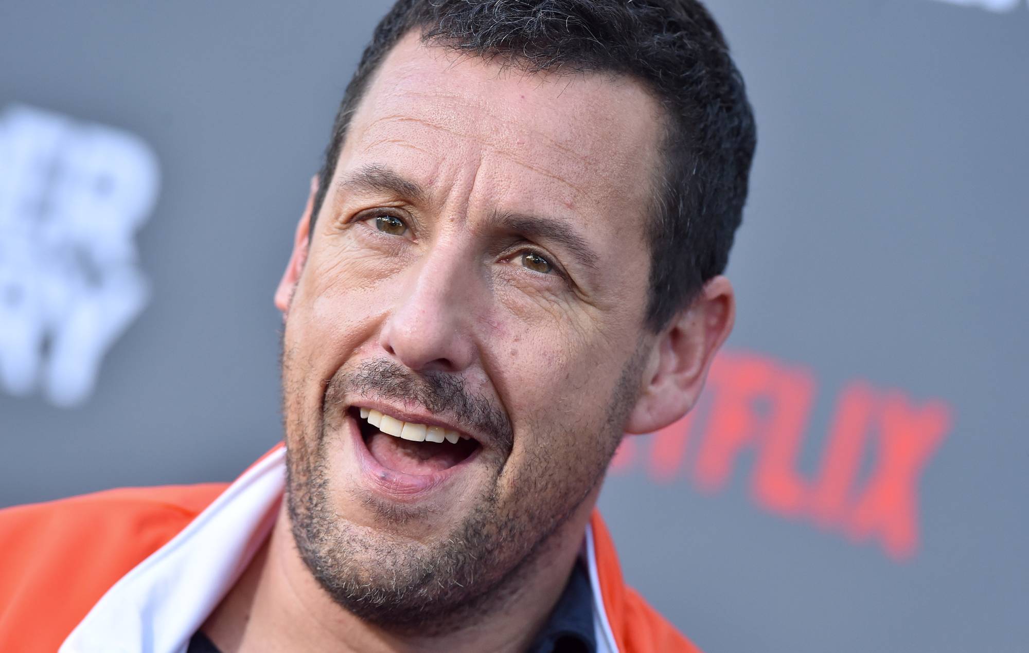 Adam Sandler describe el incidente que le dejó "sangrando terriblemente" en la cama