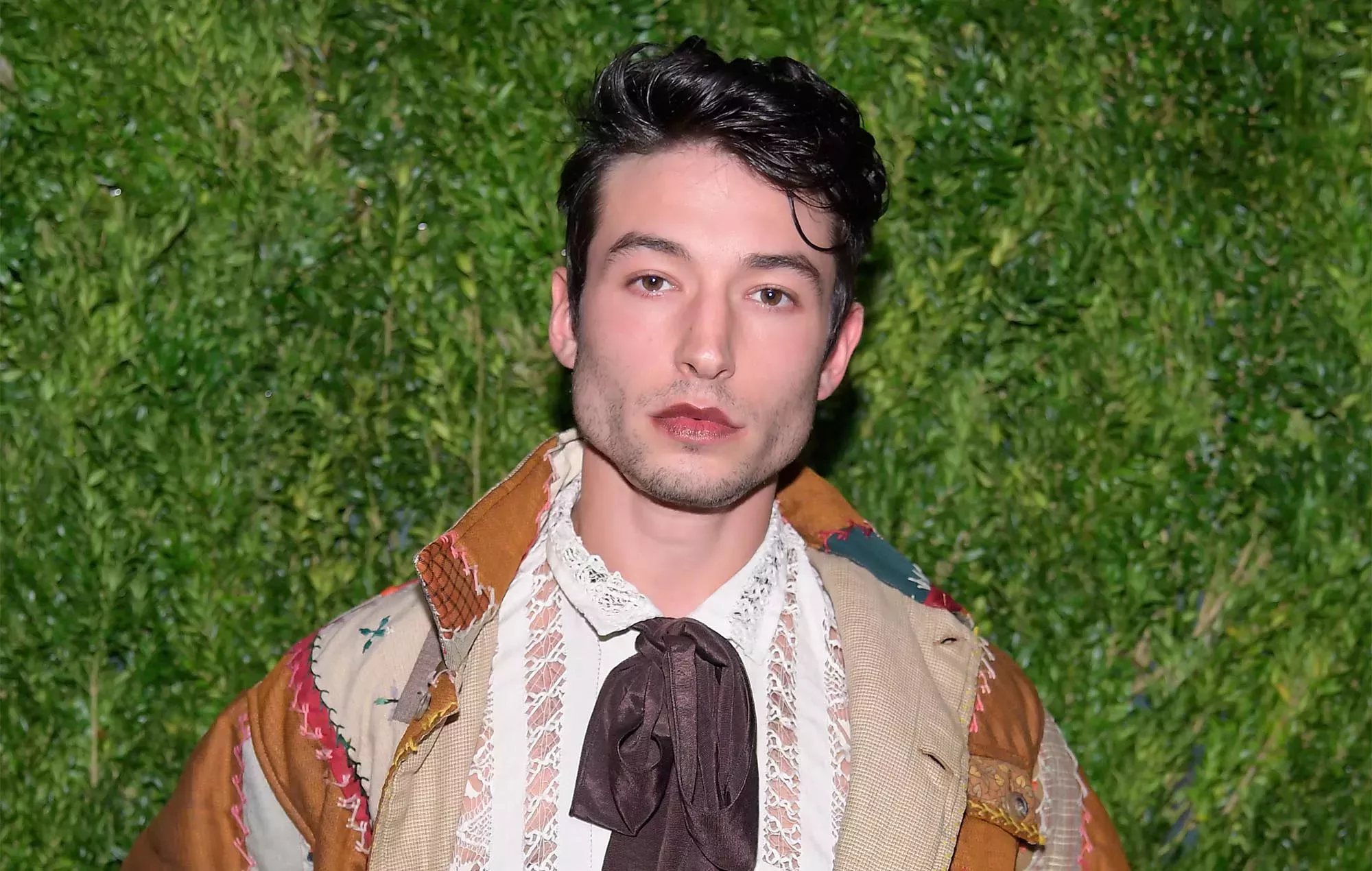 El protagonista de 'The Flash', Ezra Miller, es acusado de usar la violencia para influir en un joven adolescente