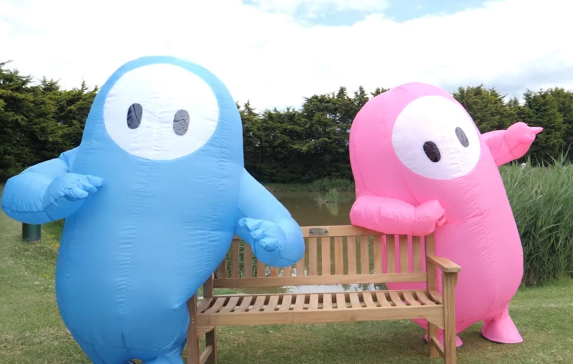 Fall Guys" celebra el lanzamiento del juego gratuito con una extraña maniobra de marketing en Skegness