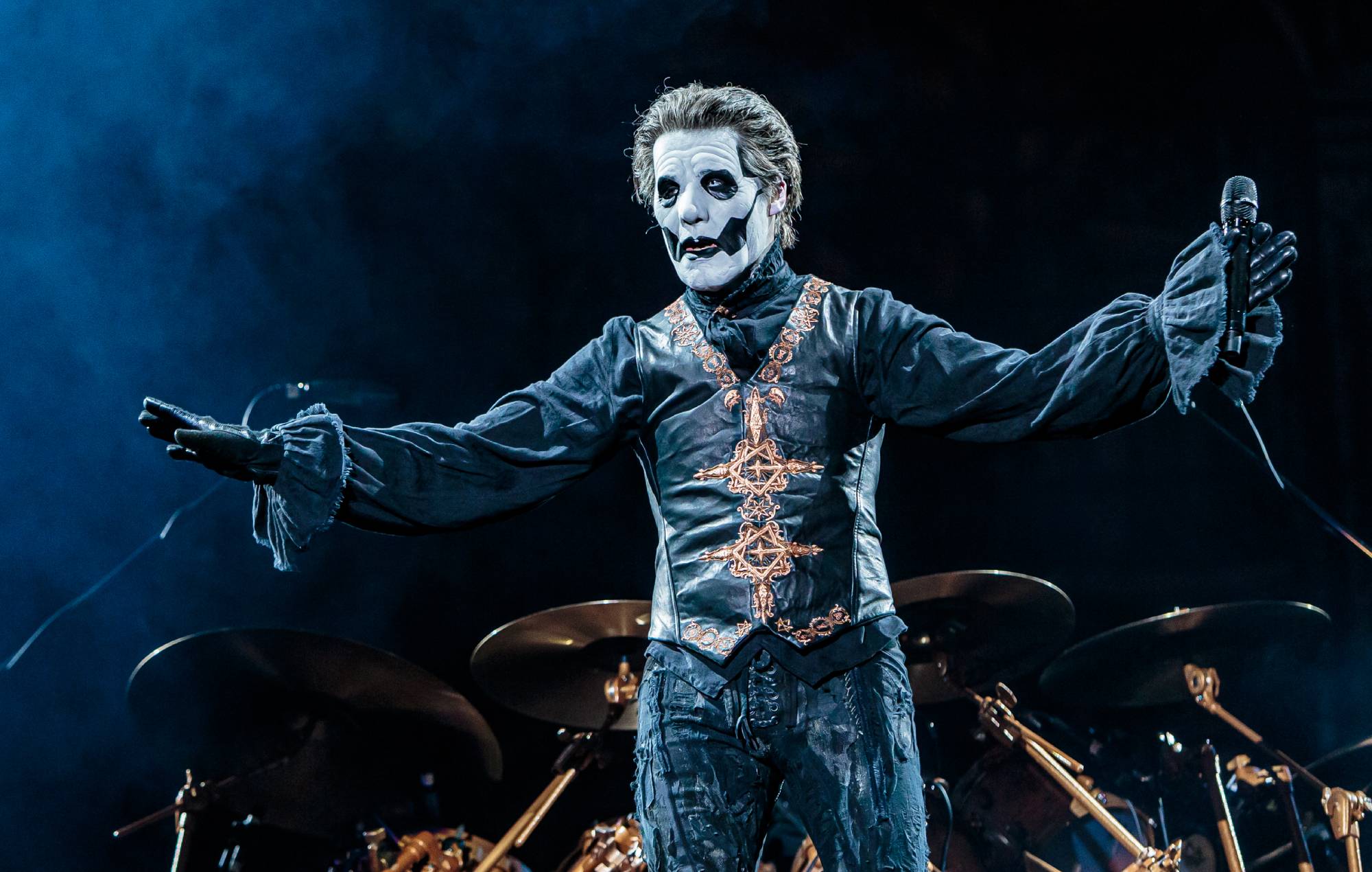 Ghost acorta su actuación en el Hellfest después de que Tobias Forge pierda la voz
