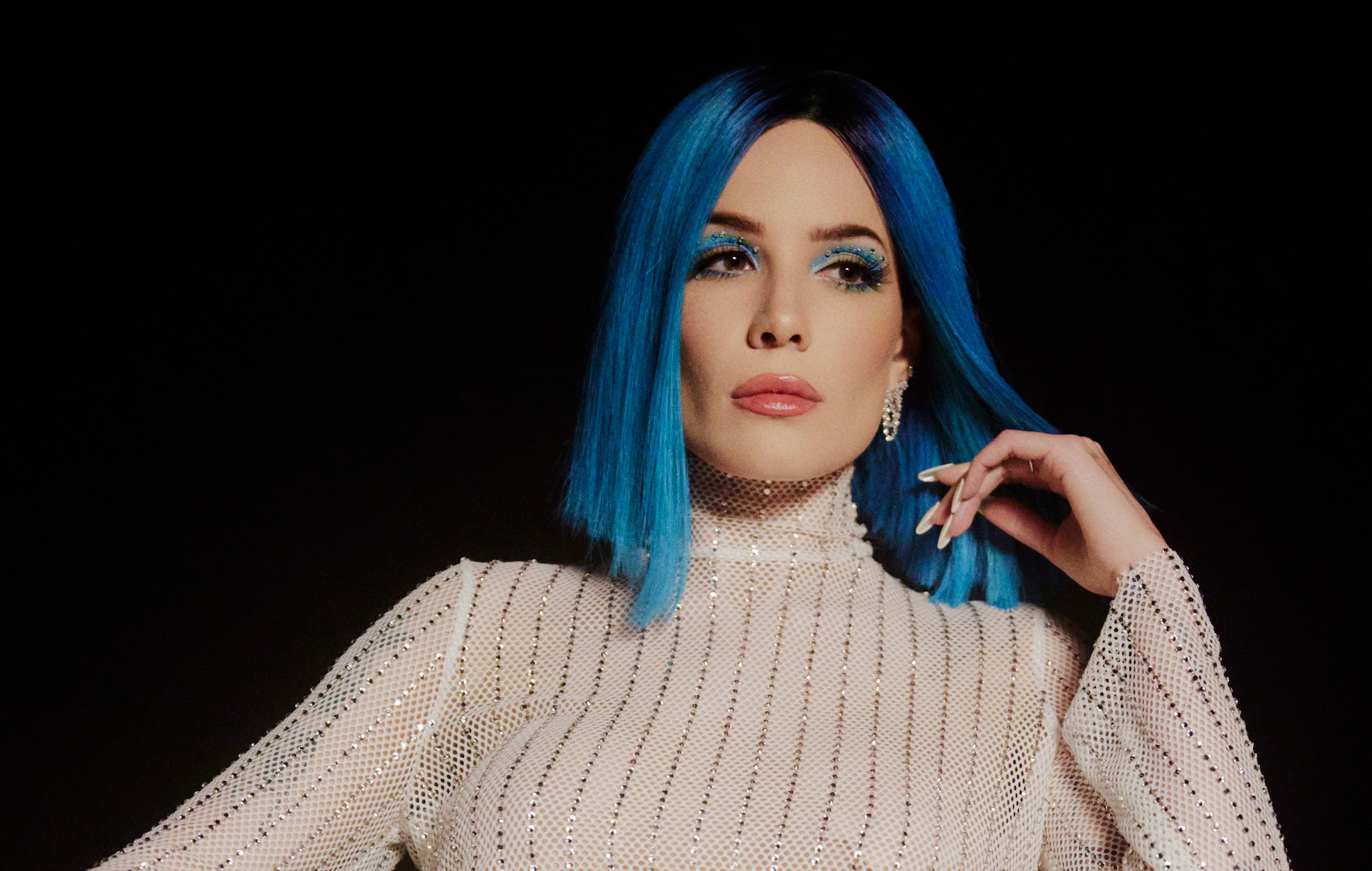 Halsey comparte su historia de amor en el vídeo de 'So Good'