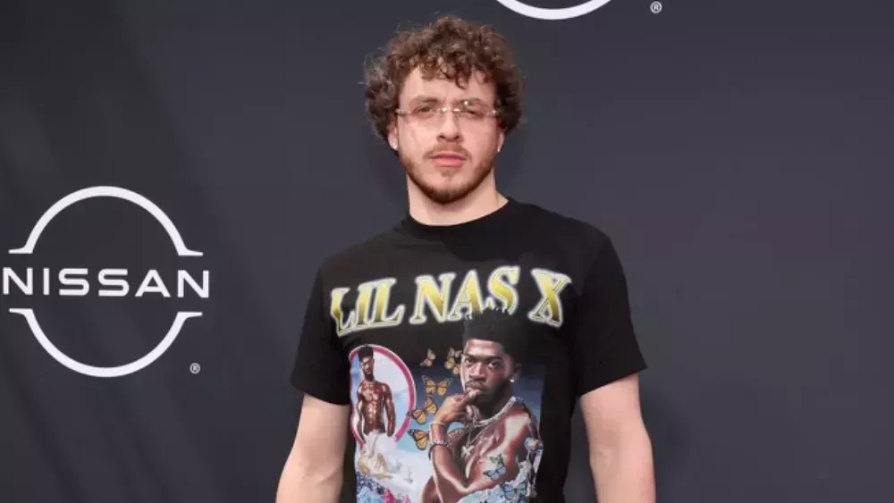 

	
		Jack Harlow lleva una camiseta de Lil Nas X a los premios BET para protestar por el desprecio
	
	
