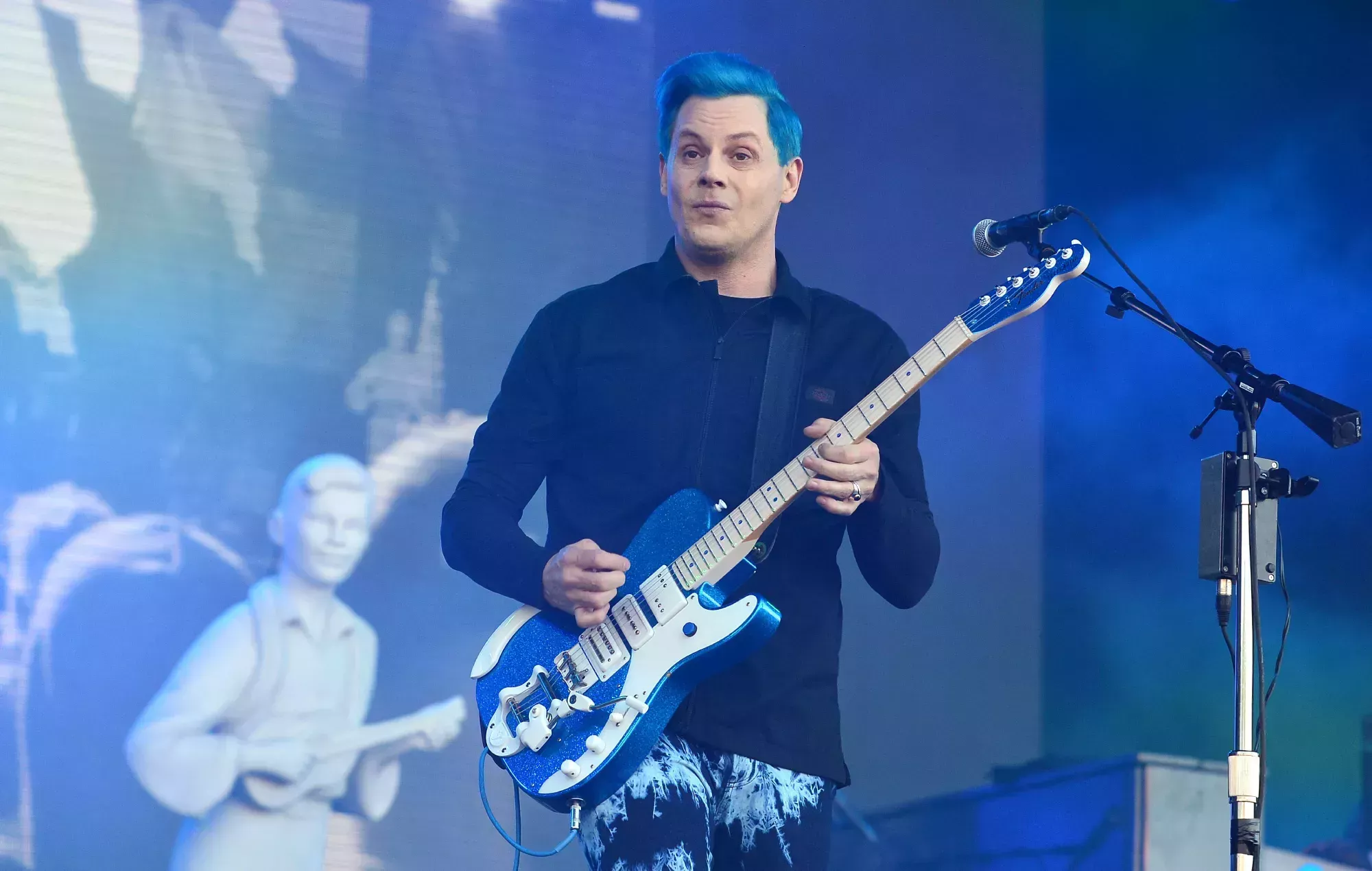 Jack White dice que su tema de James Bond es 