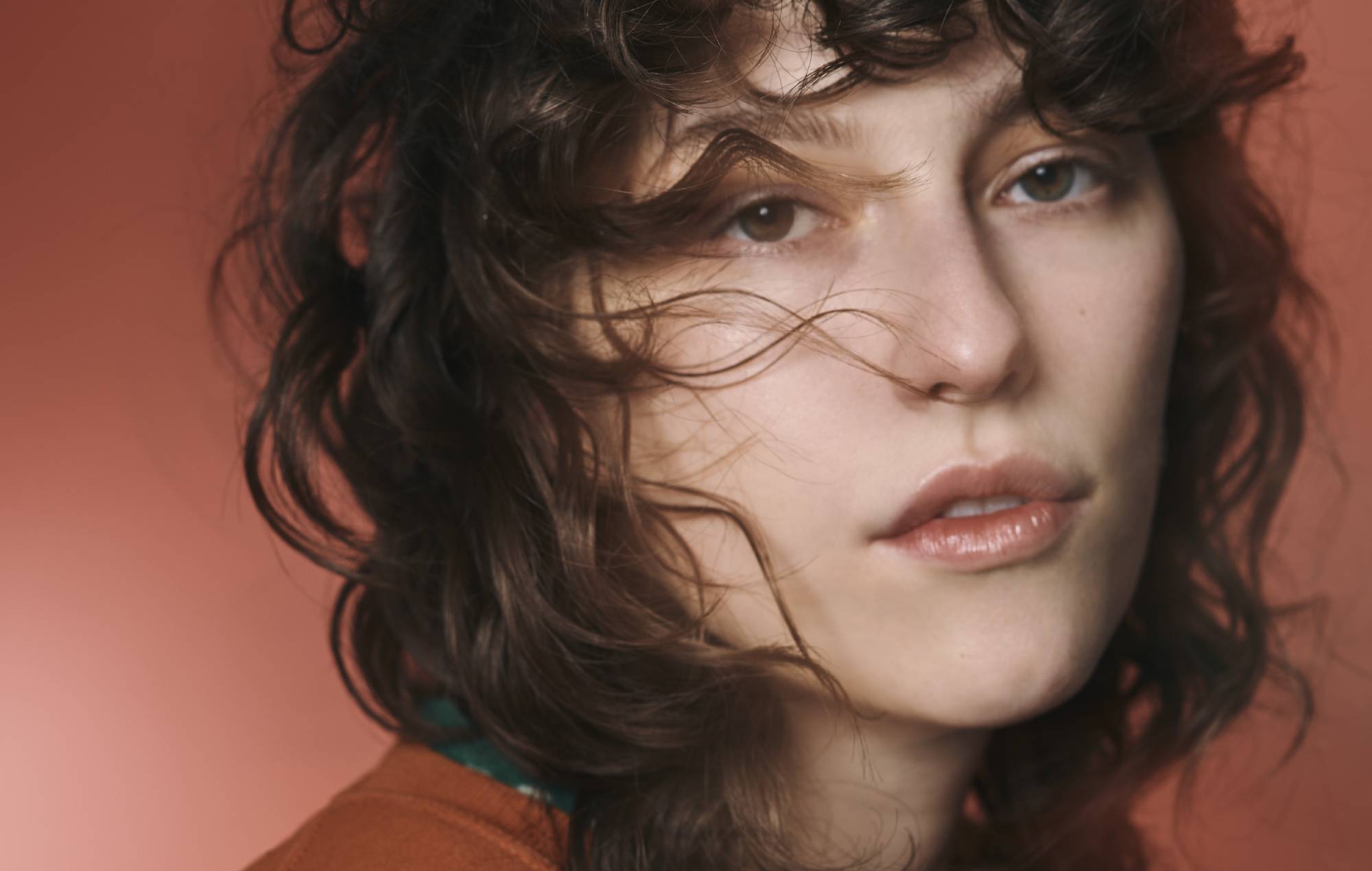 King Princess detalla la fecha de lanzamiento de su segundo álbum 'Hold On Baby'
