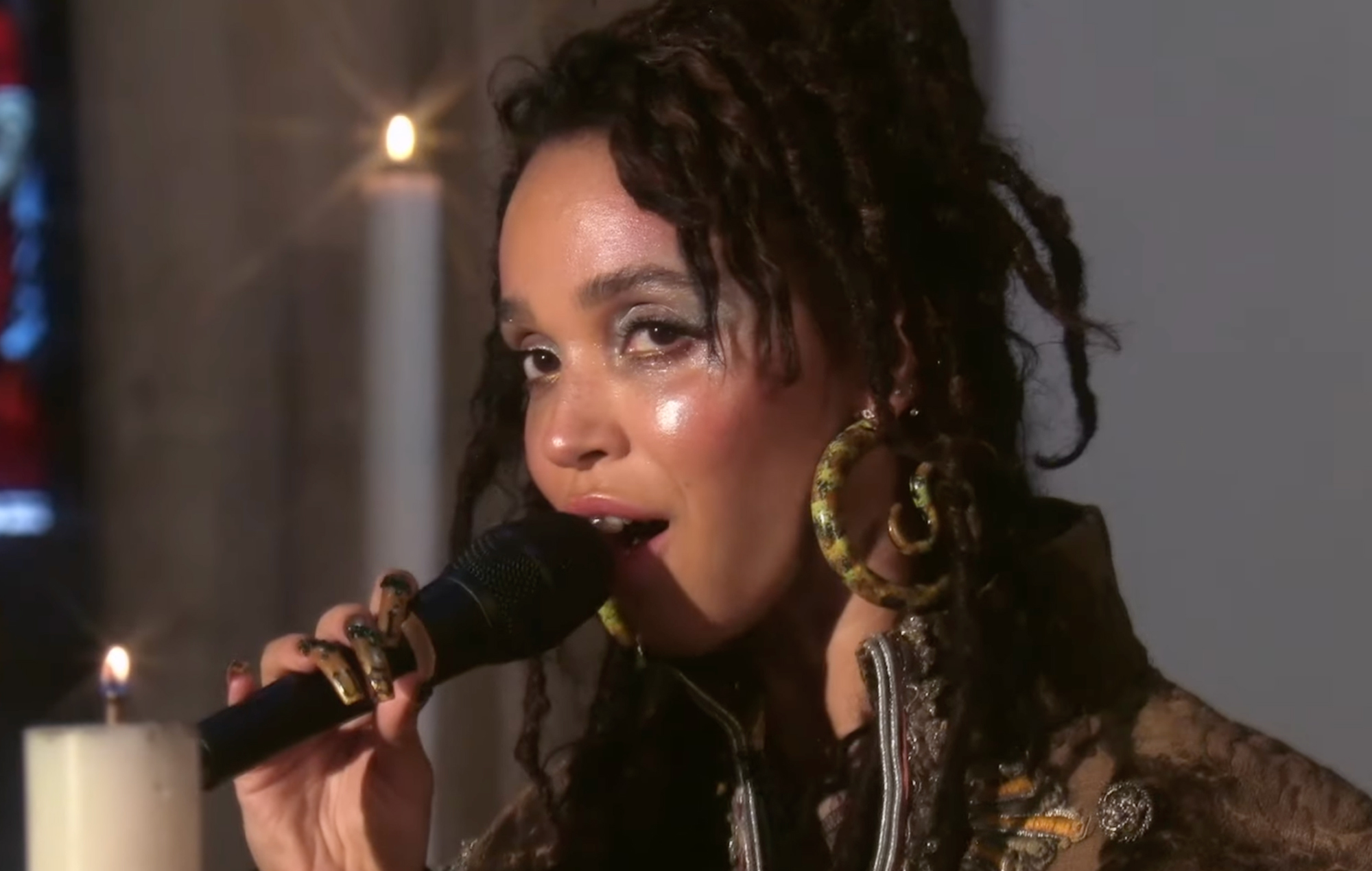 Mira cómo FKA twigs estrena su nuevo single 'Killer' en su concierto 'Tiny Desk (Home)'
