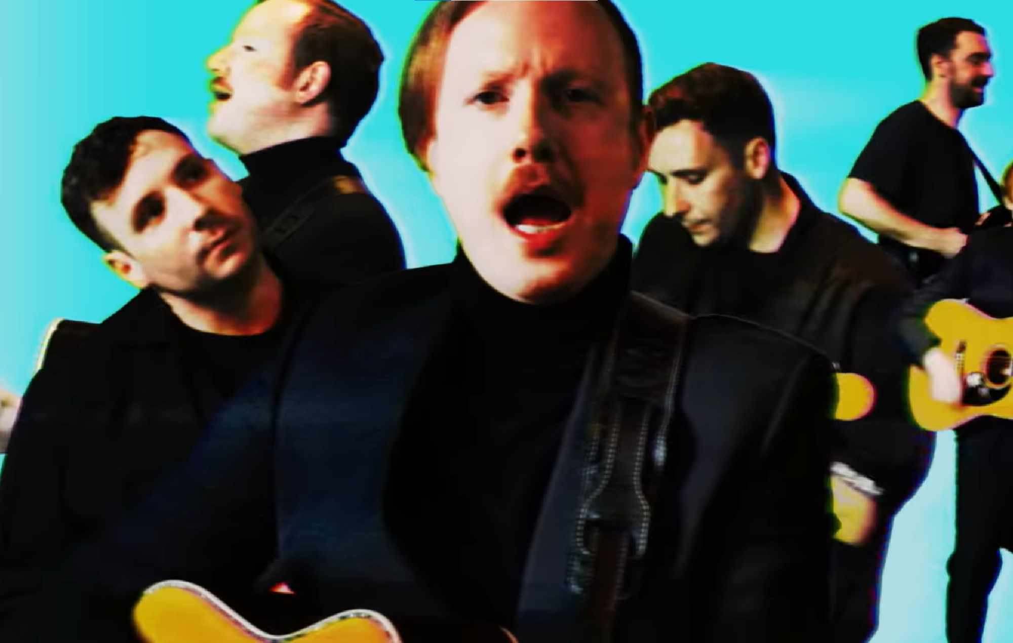 Mira el colorido vídeo musical de Two Door Cinema Club para 'Wonderful Life'