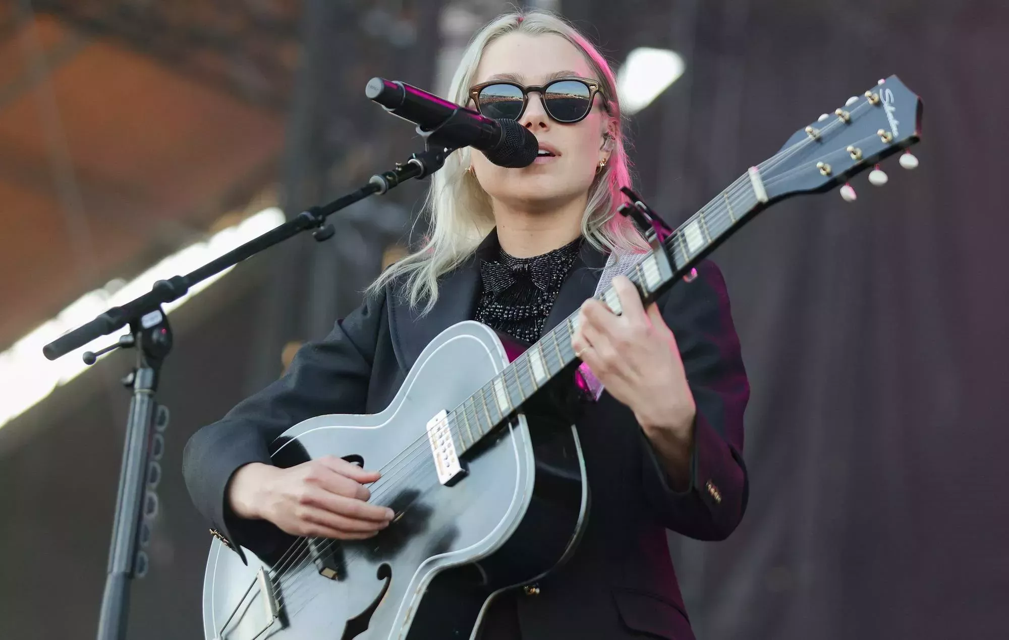 Se registran heridos y problemas con el público en el concierto de Phoebe Bridgers en Toronto