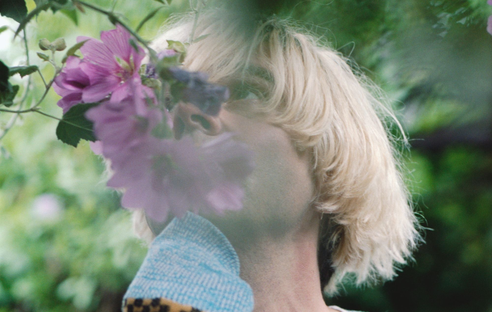 Tim Burgess anuncia su doble álbum "Typical Music" y comparte el tema principal