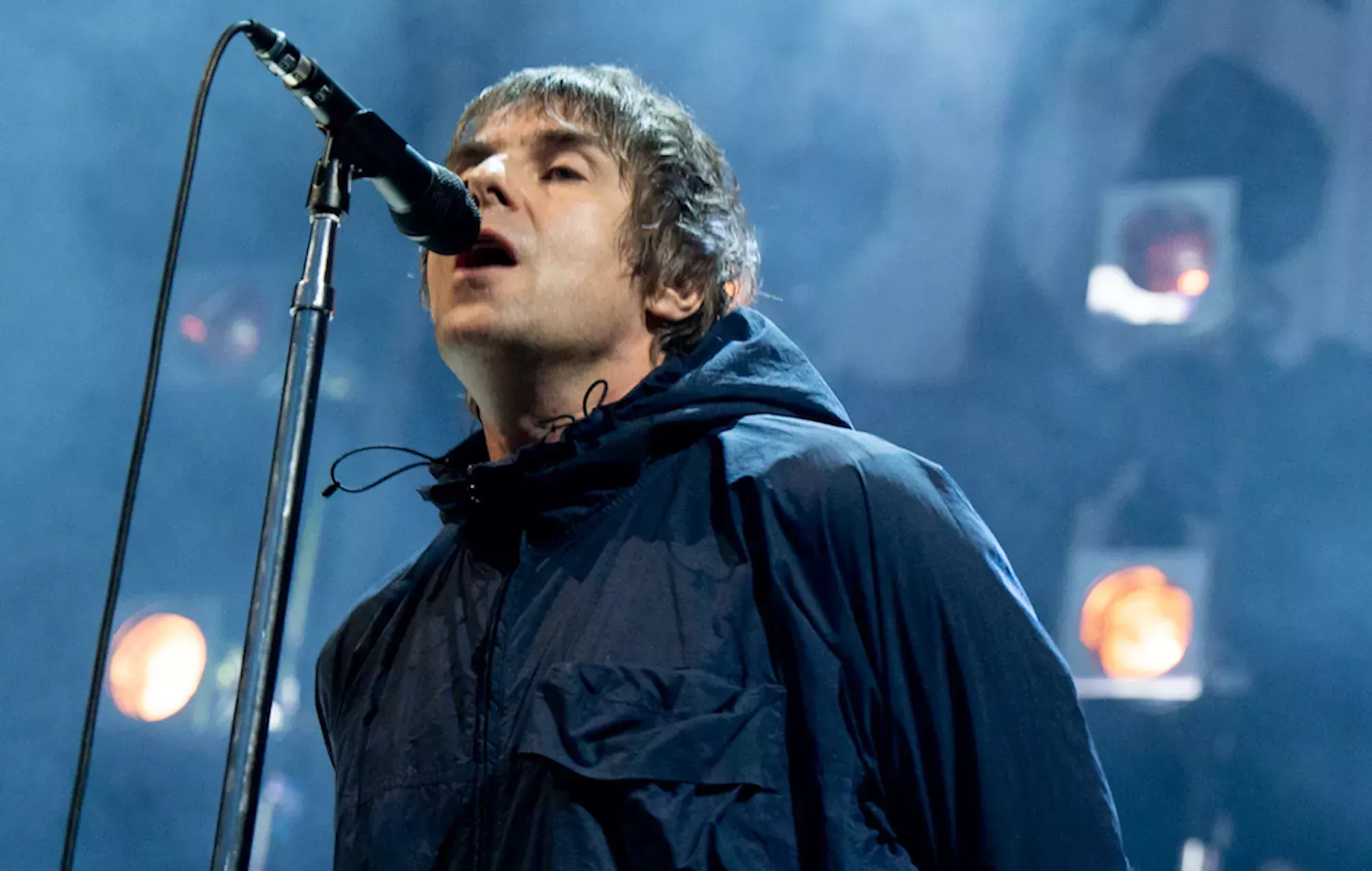 Un fan de Liam Gallagher confunde un tendedero con una silla de camping en Knebworth