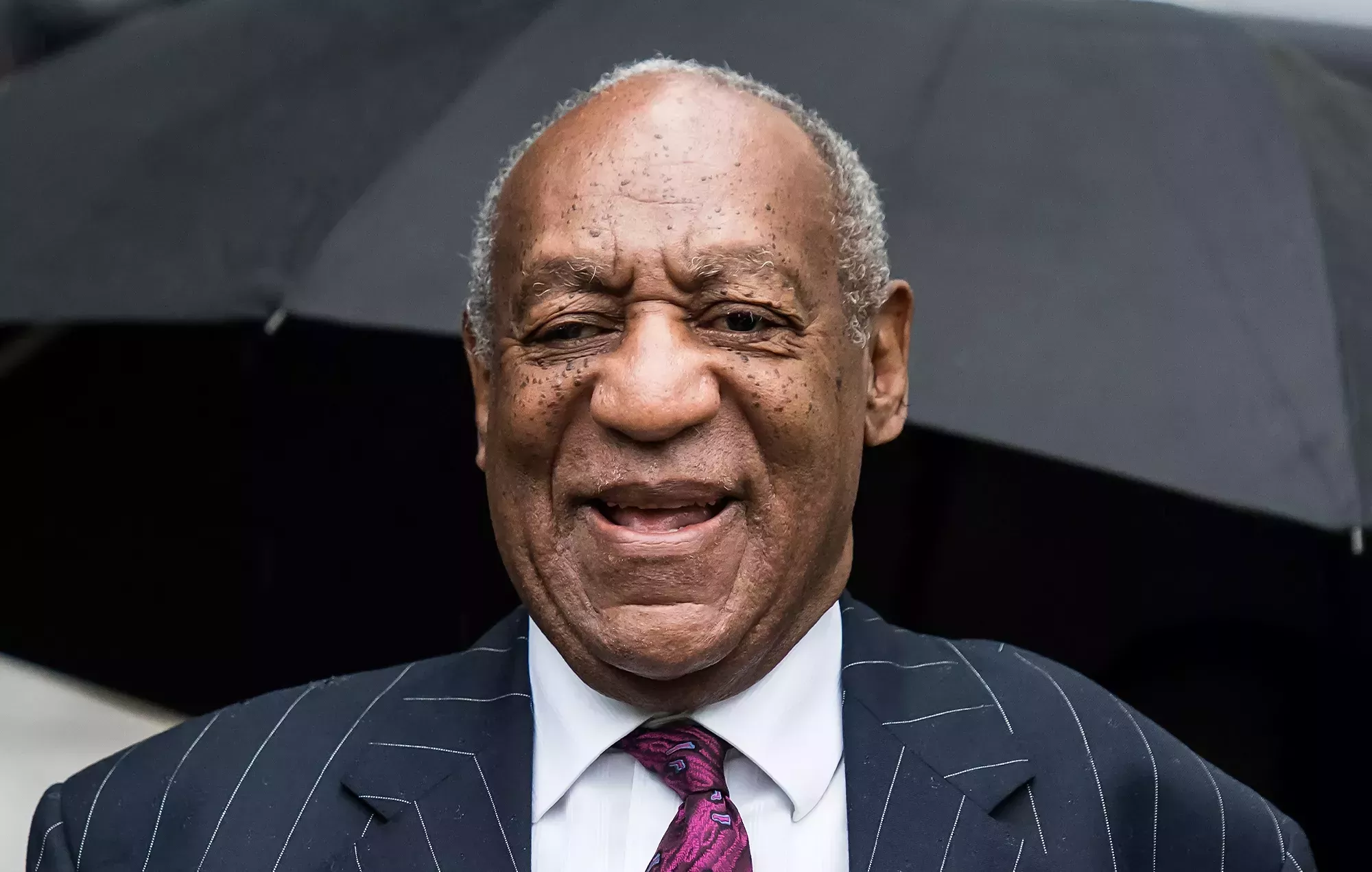 Una mujer testifica que Bill Cosby la forzó a los 14 años: 