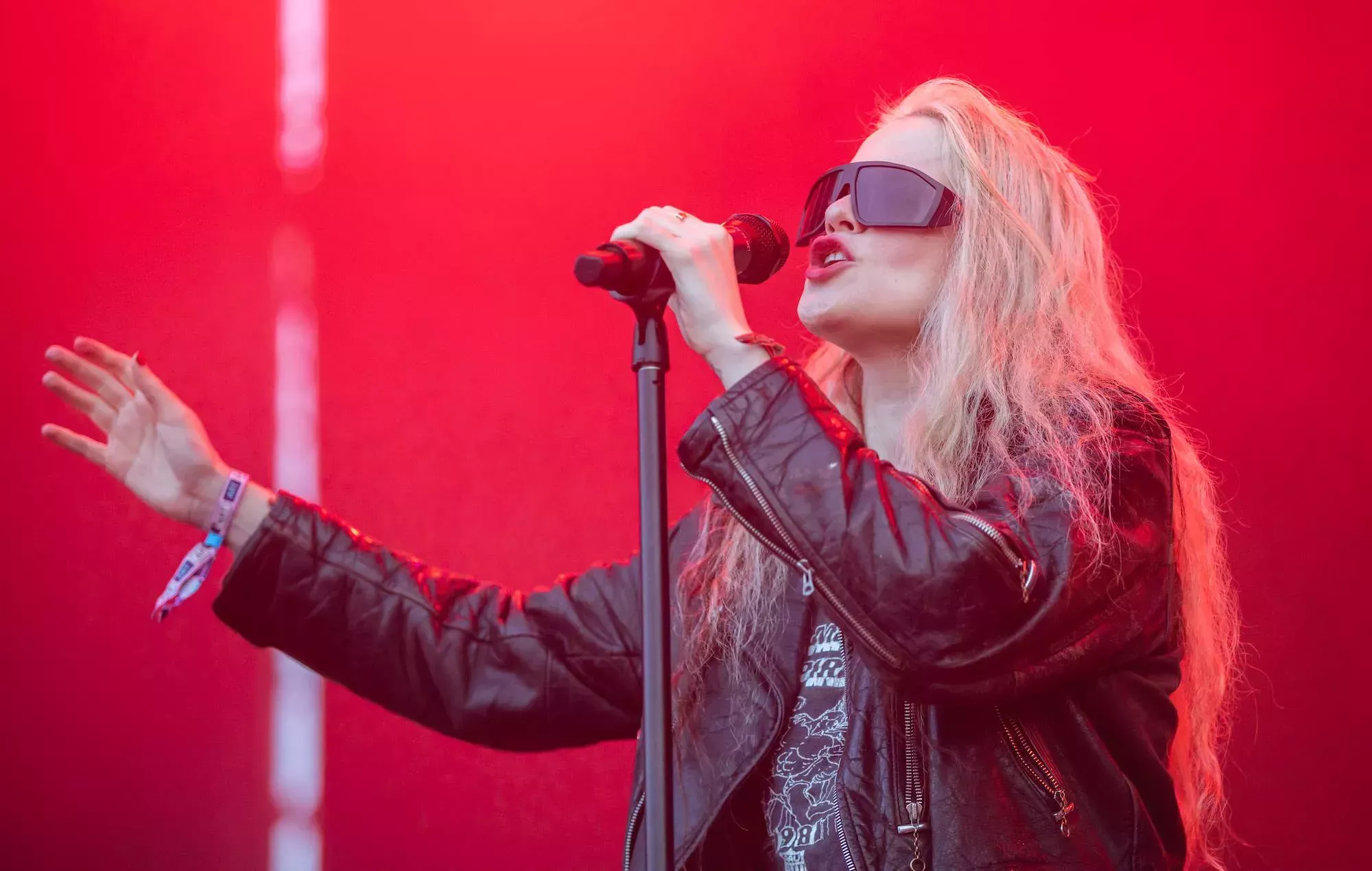 Vea cómo Sky Ferreira estrena su nueva canción 