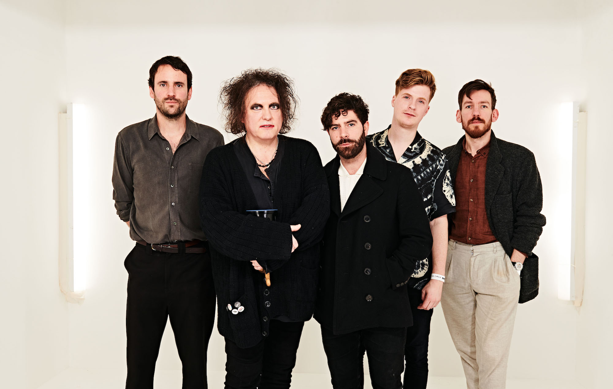 Yannis Philippakis, de Foals, recuerda su encuentro ebrio con Robert Smith en los premios NME