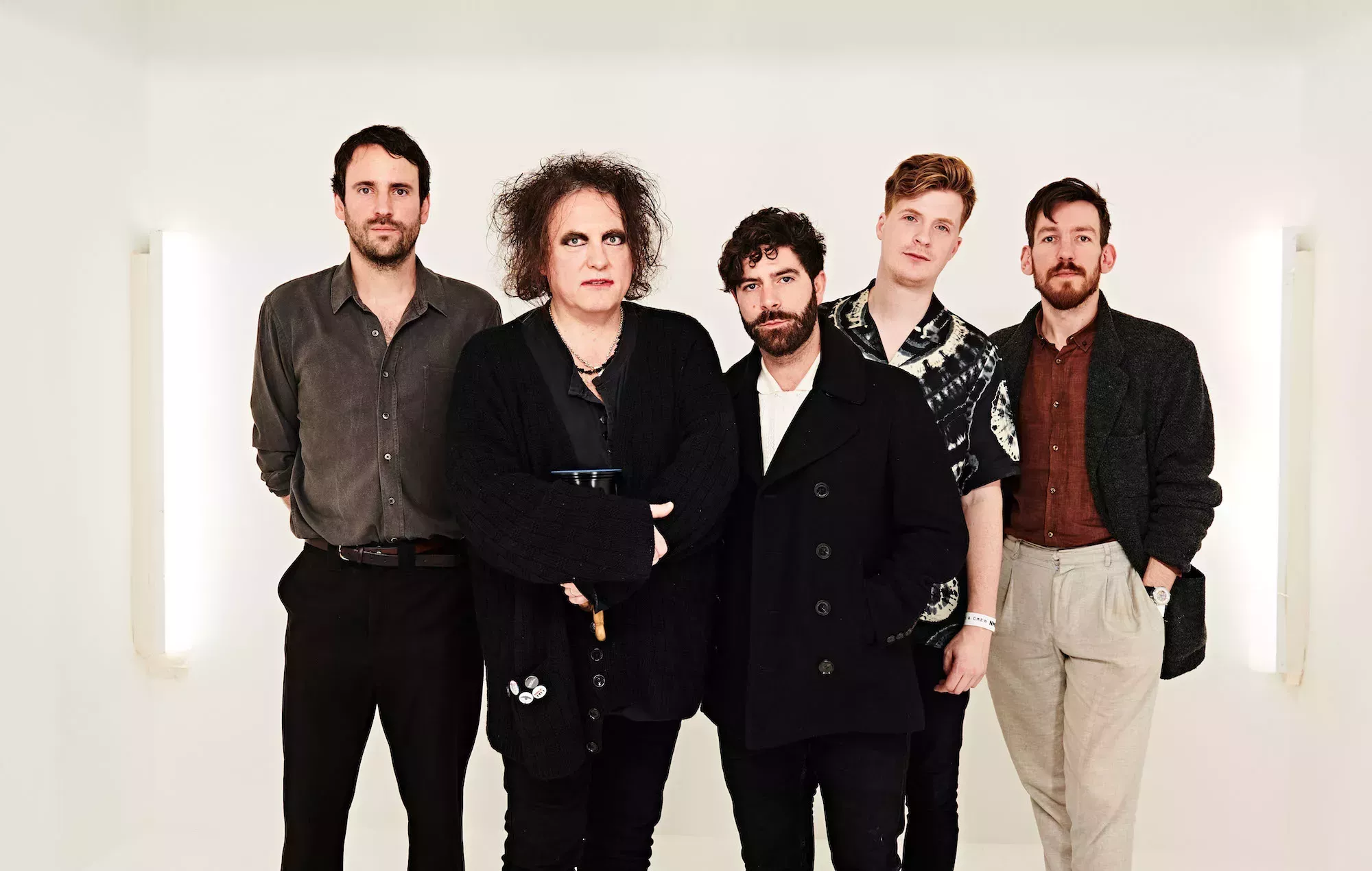 Yannis Philippakis, de Foals, recuerda su encuentro ebrio con Robert Smith en los premios NME