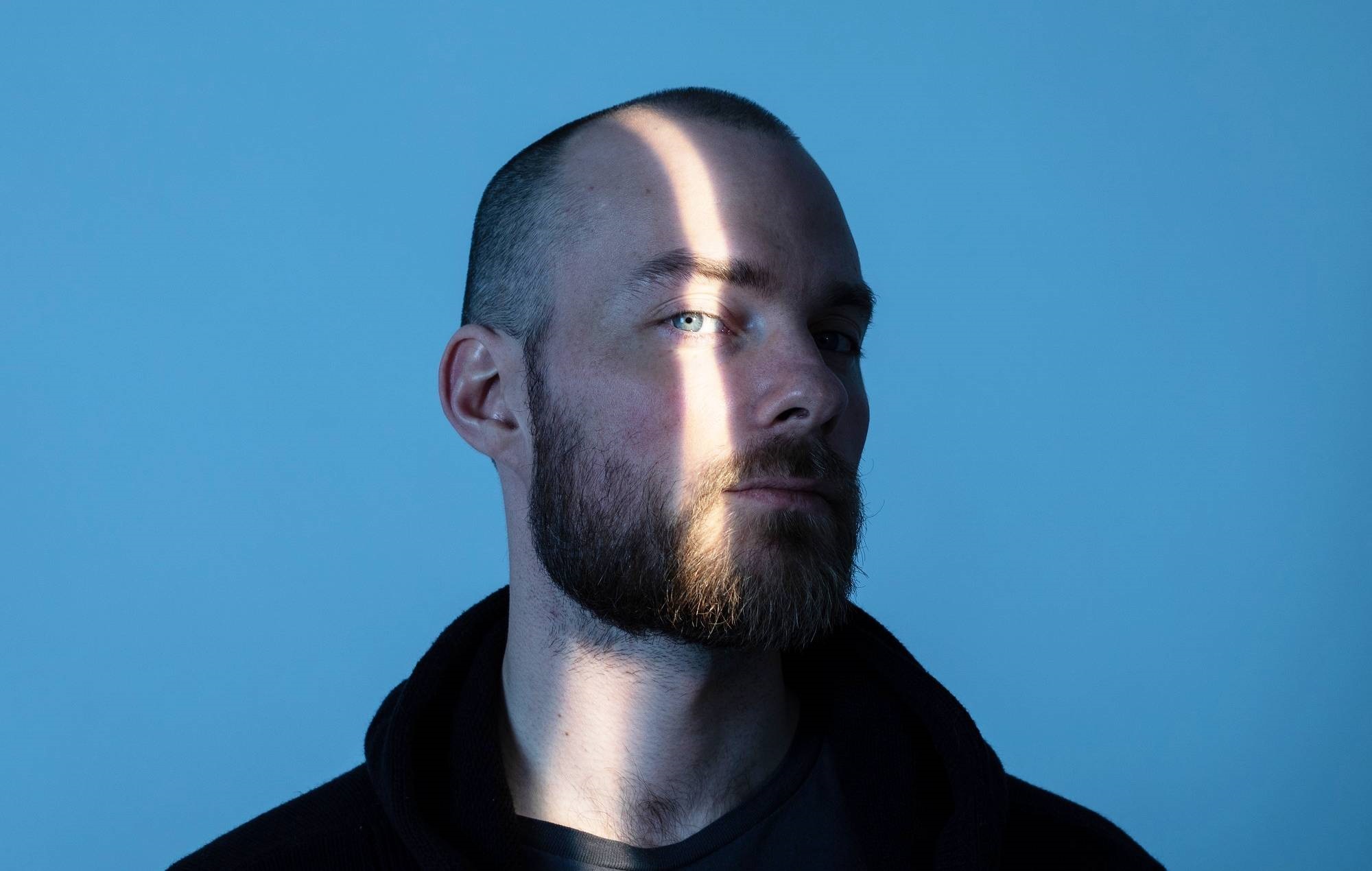 Ásgeir anuncia su nuevo álbum "Time On My Hands" y comparte el emocionante single "Snowblind".