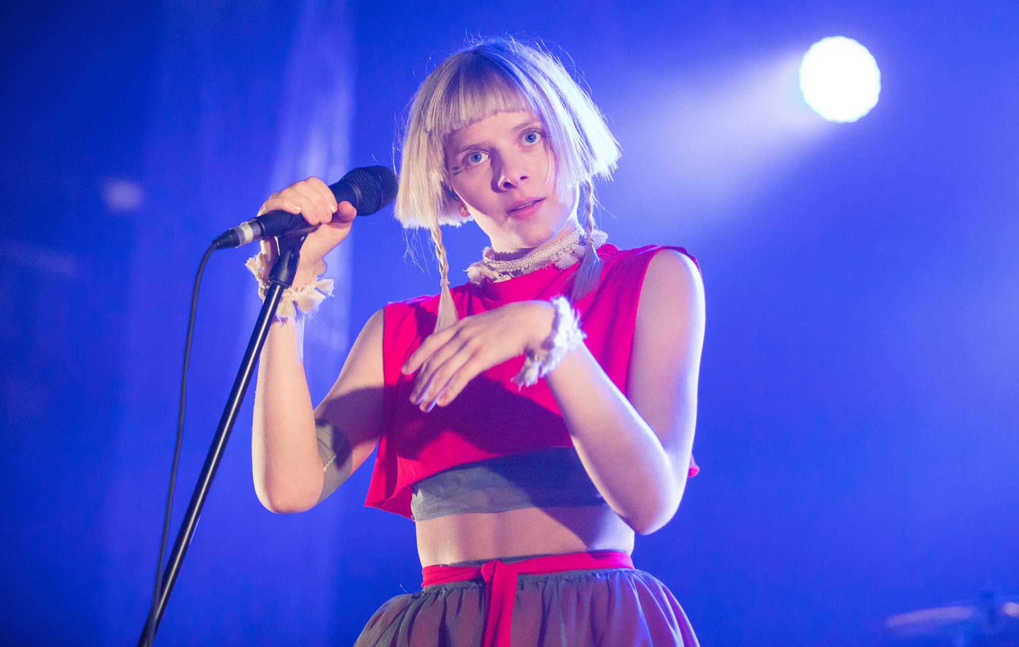 AURORA lanza el single "celebración del amor" 'A Potion For Love'